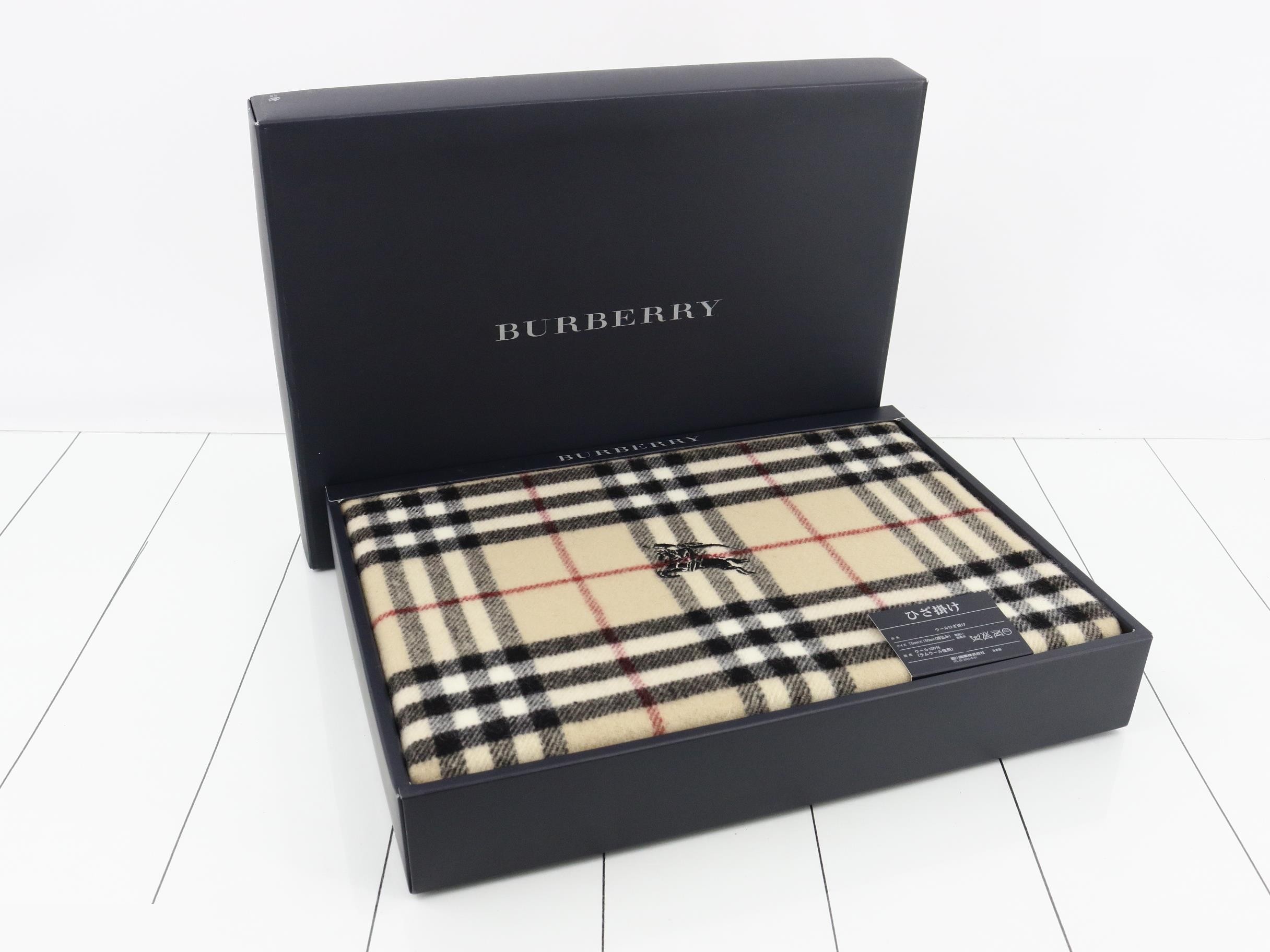Unused Burberry throw blanket, 100% wool, 75 x 150 cm