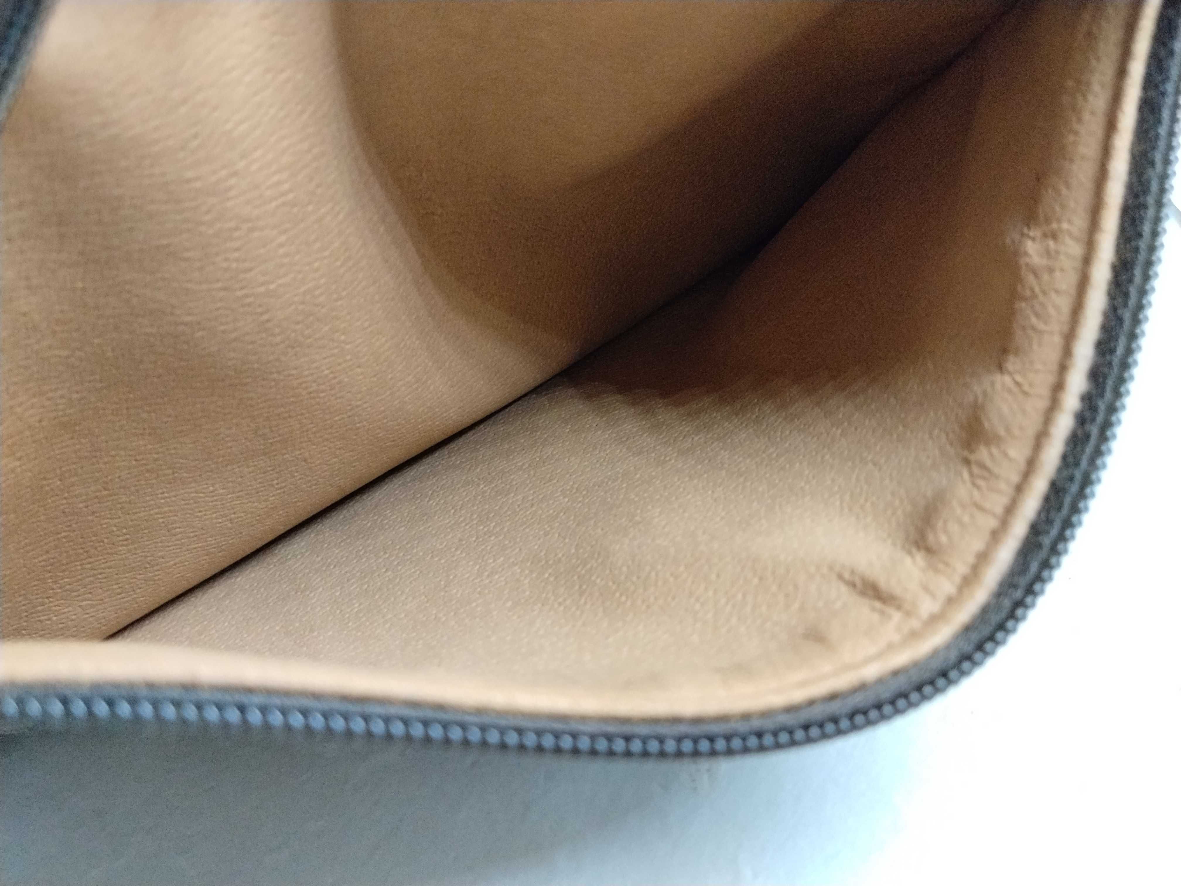 GG Supreme Clutch Bag — view 12