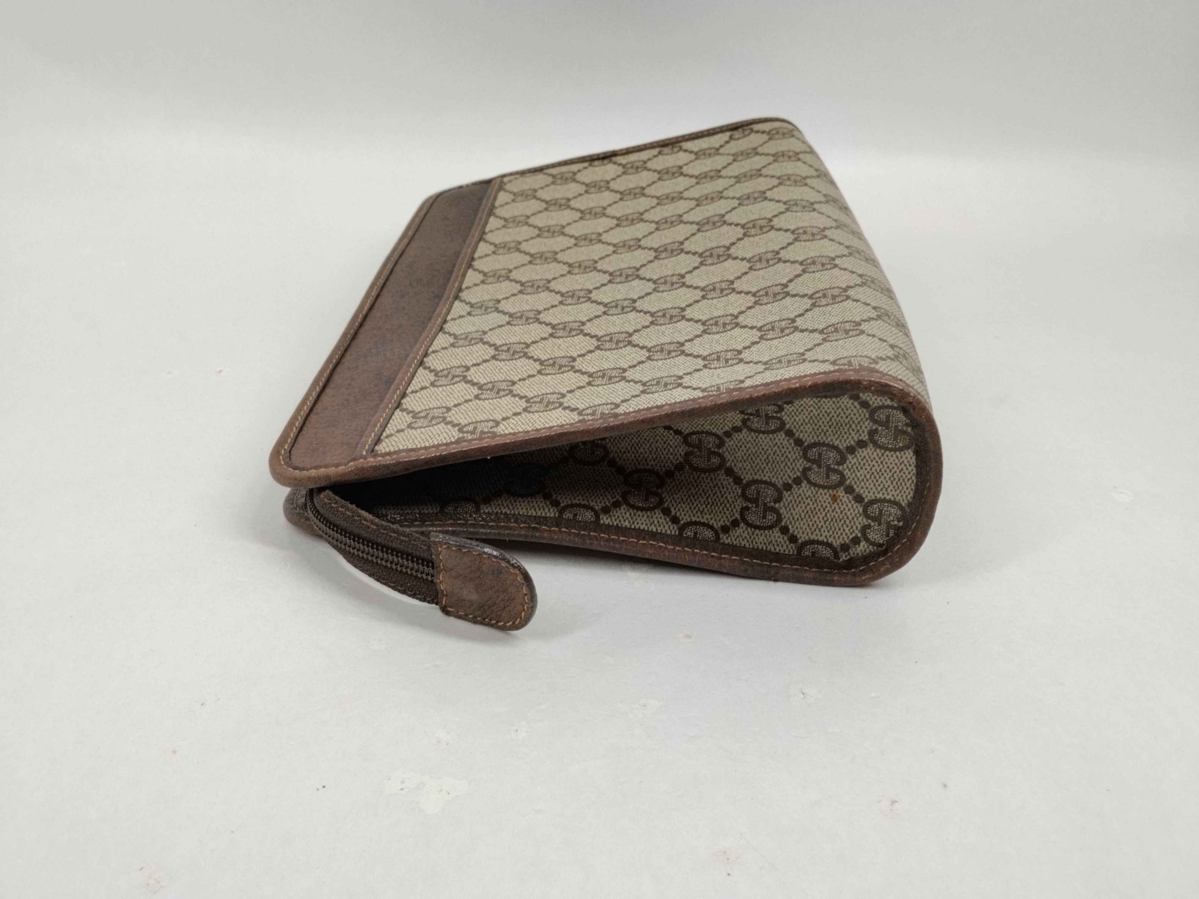GG Supreme Clutch Bag — view 5