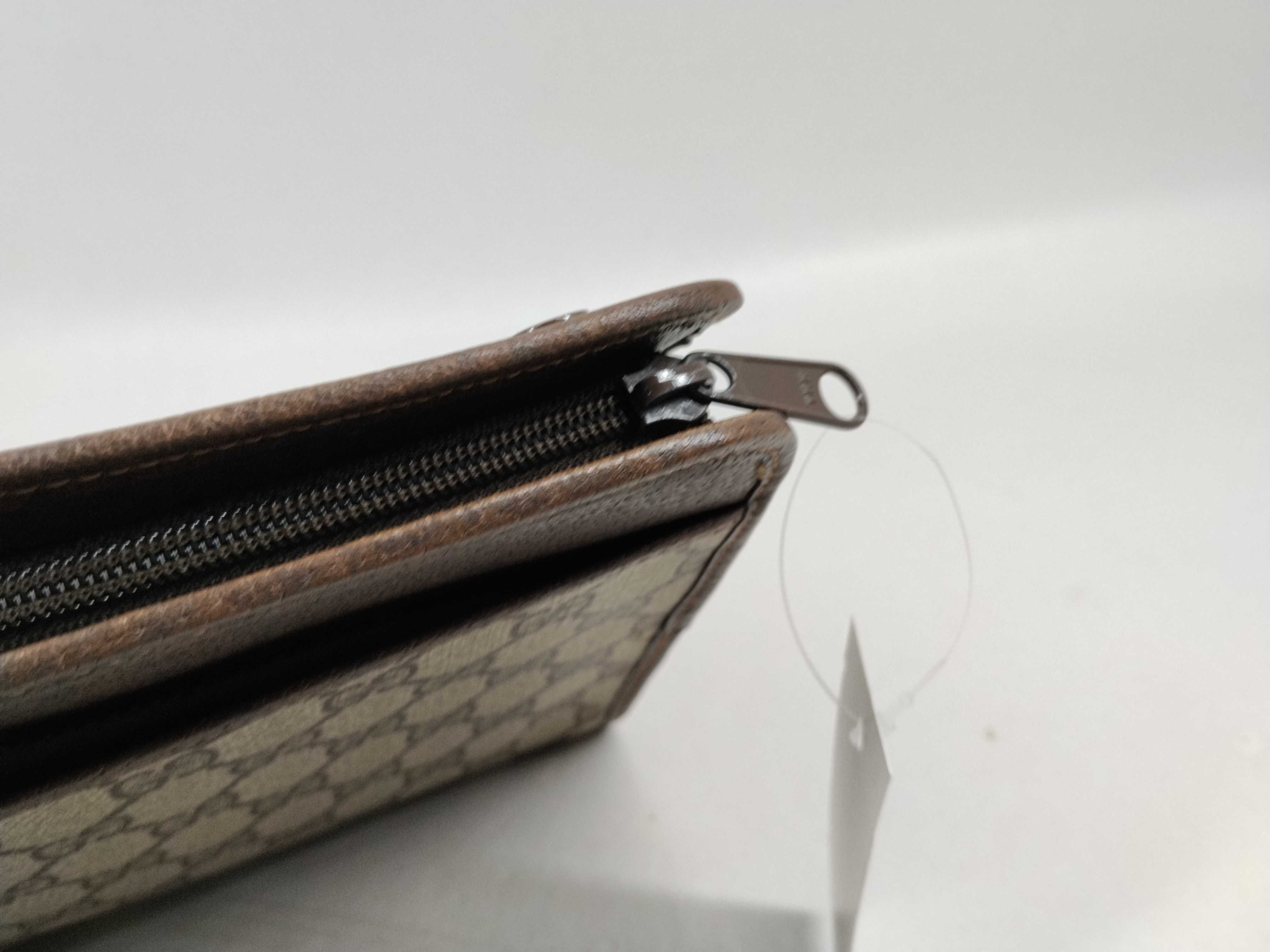 GG Supreme Clutch Bag — view 7