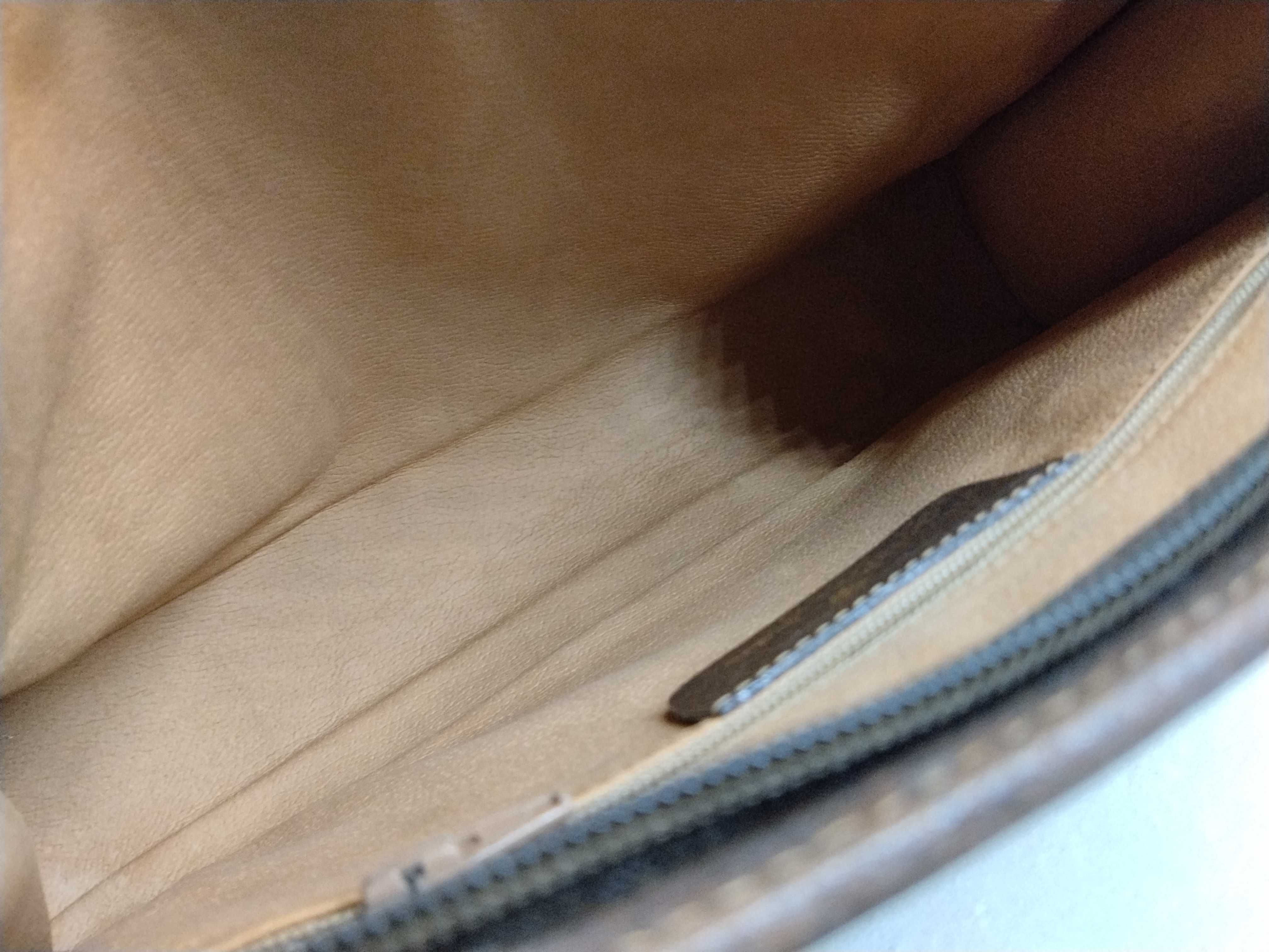 GG Supreme Clutch Bag — view 8