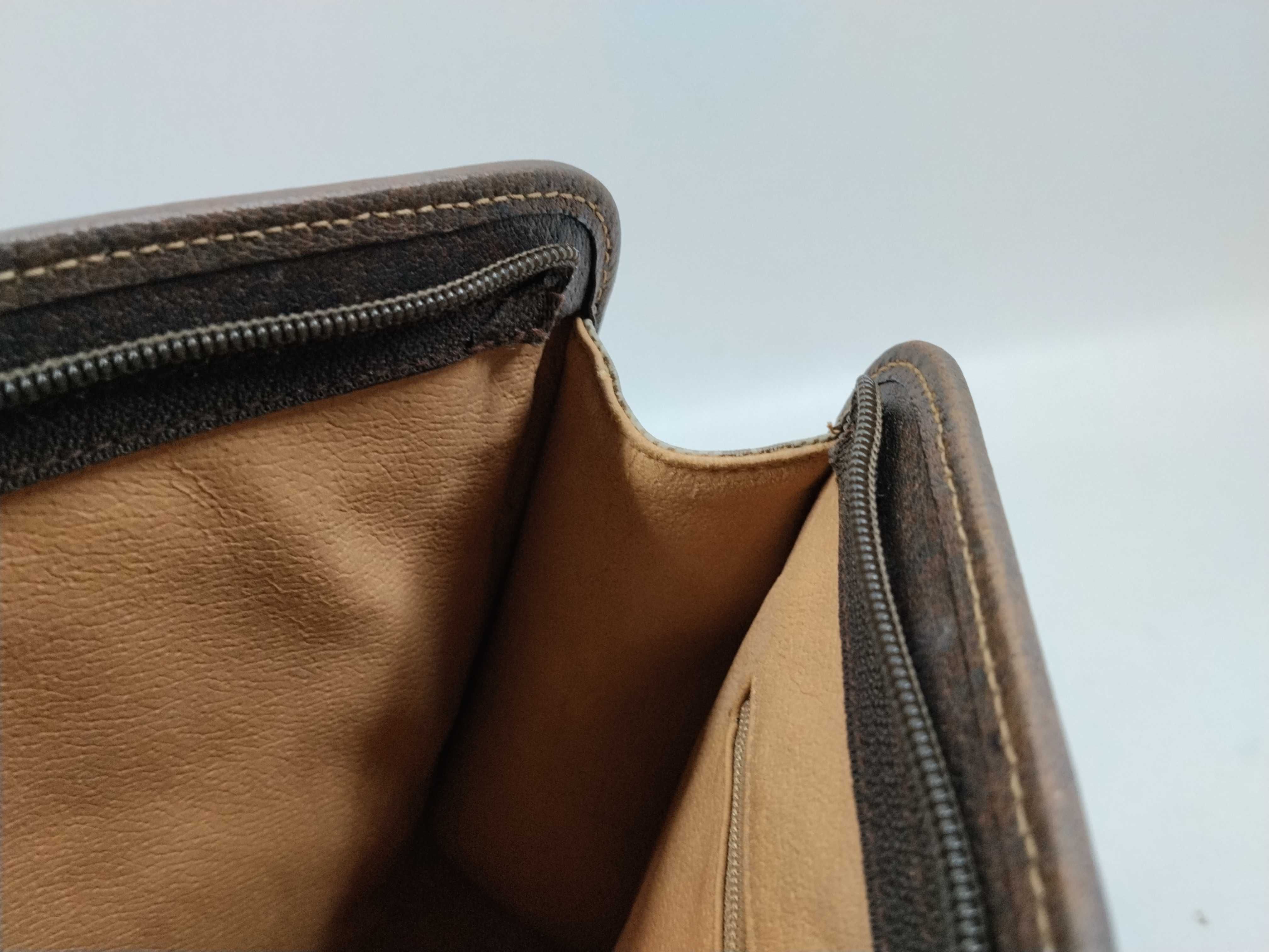 GG Supreme Clutch Bag — view 9