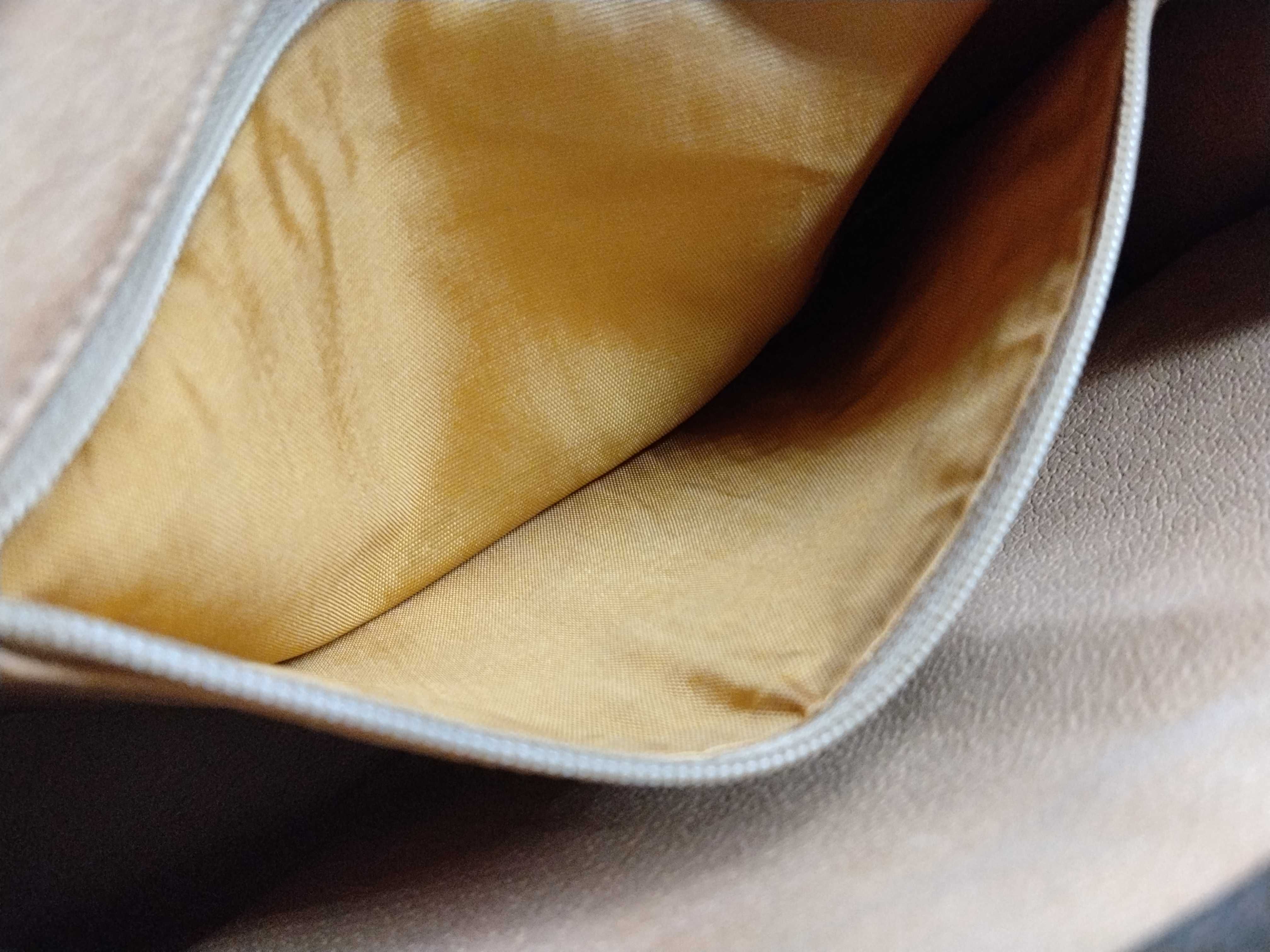 GG Supreme Clutch Bag — view 10