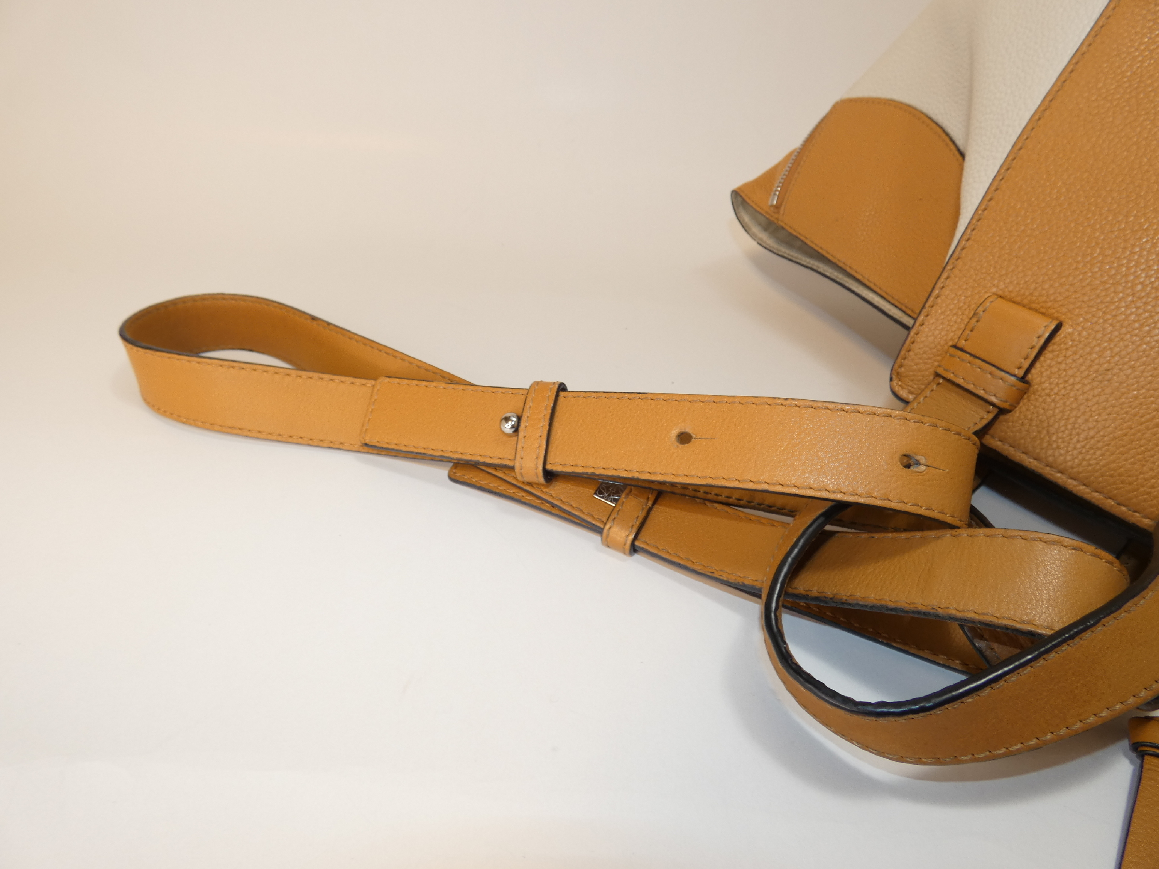 2-way Hammock Camel Shoulder Handbag — view 5