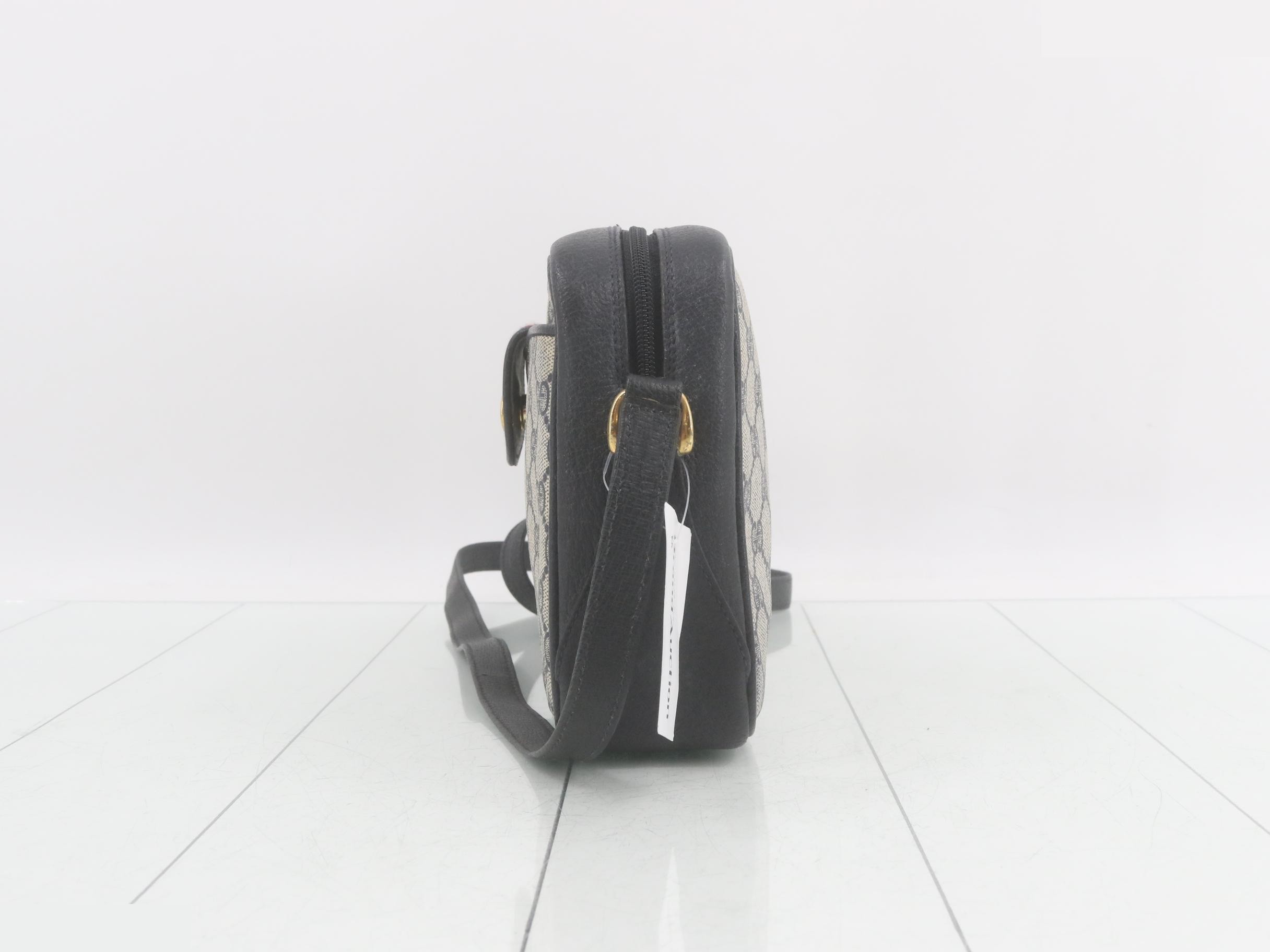 GG Supreme Sherry Shoulder Bag — view 3