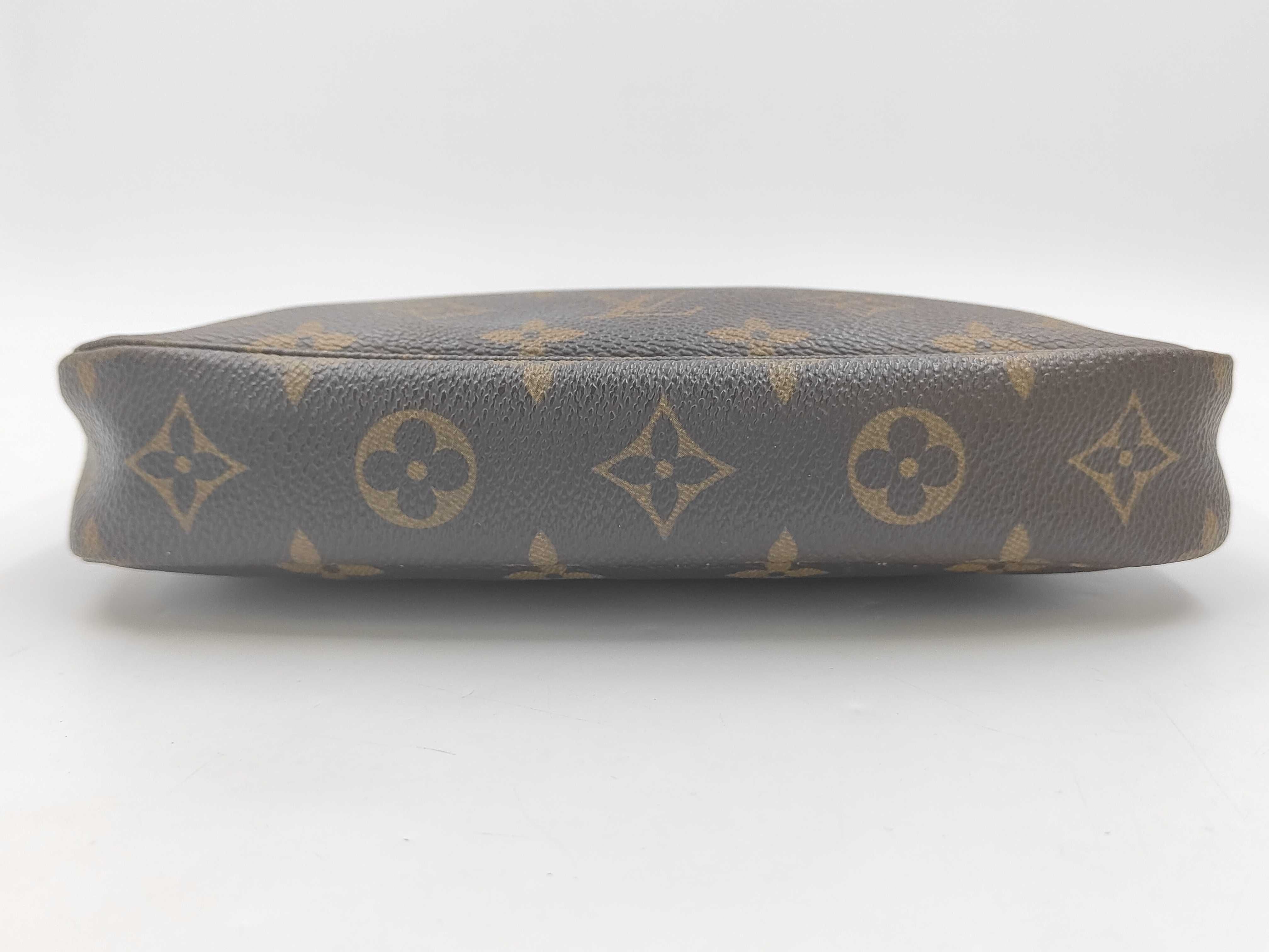 Monogram LV Accessoires Pouch — view 5