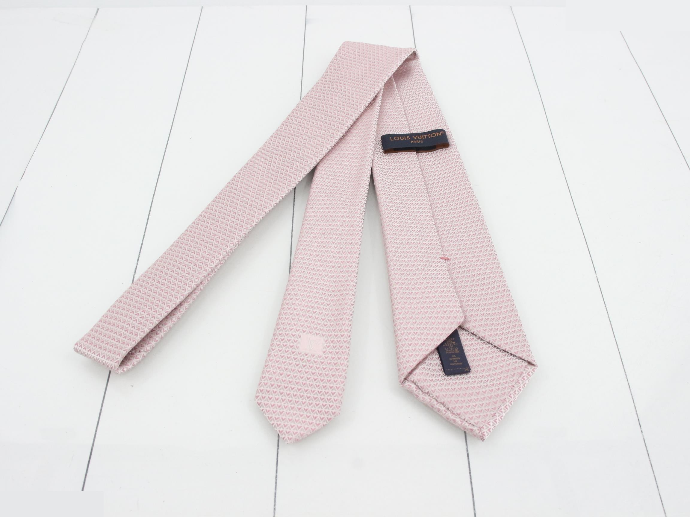 tie — view 2