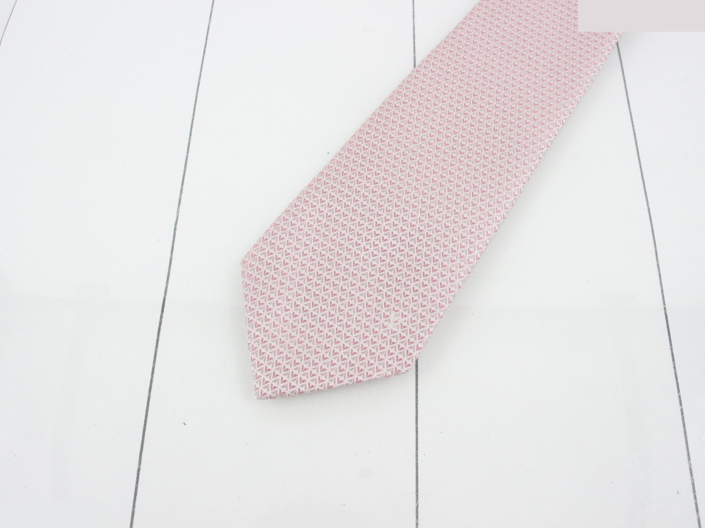 tie — view 3