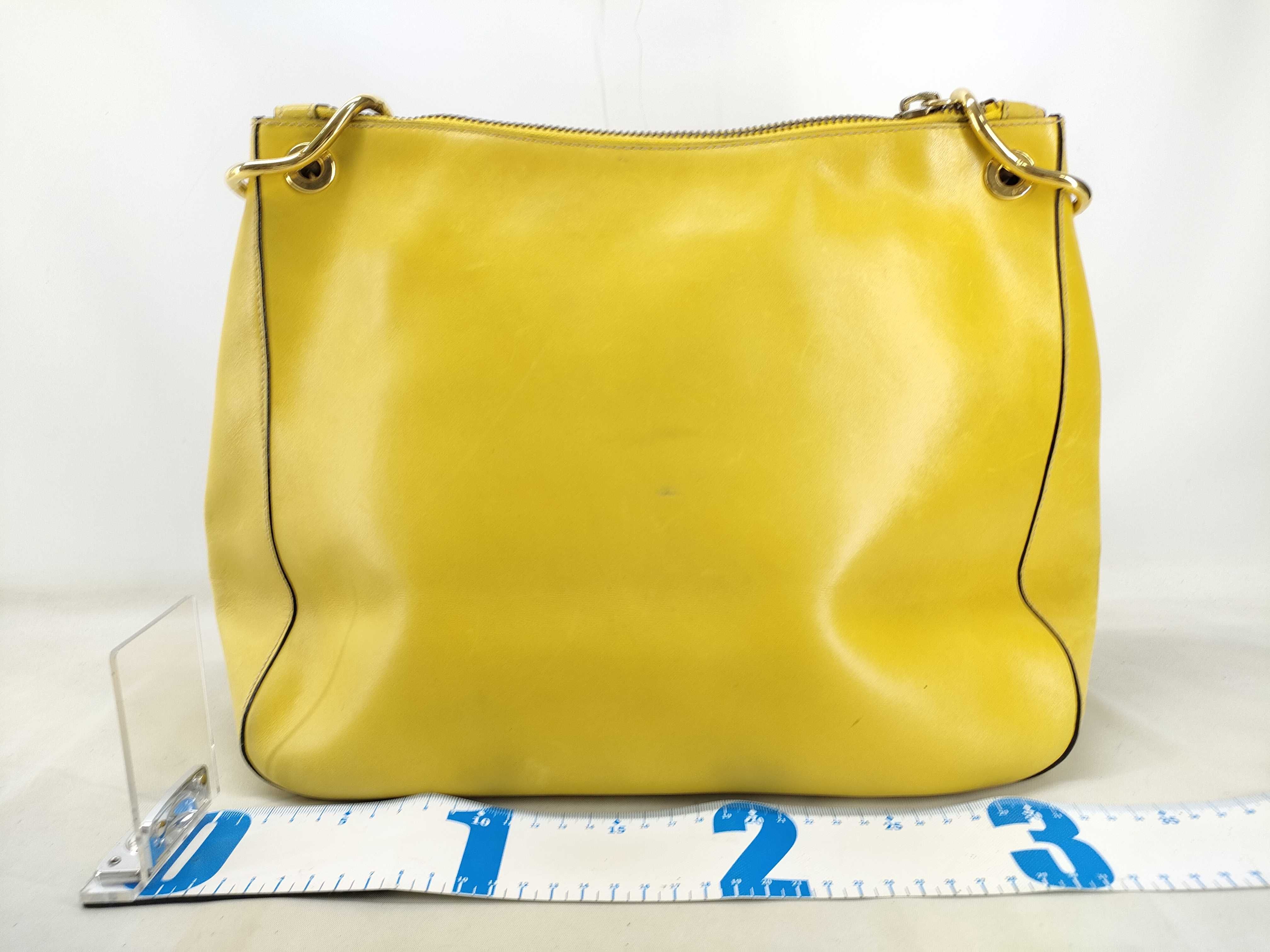 logo embossed leather chain shoulder bag white tag 7 shoulder bag — view 2