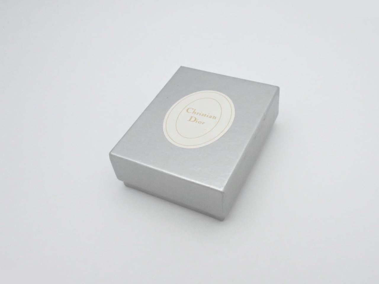 Other line: Precious metal necklaces and pendants, neck circumference approximately 46 cm. — view 4