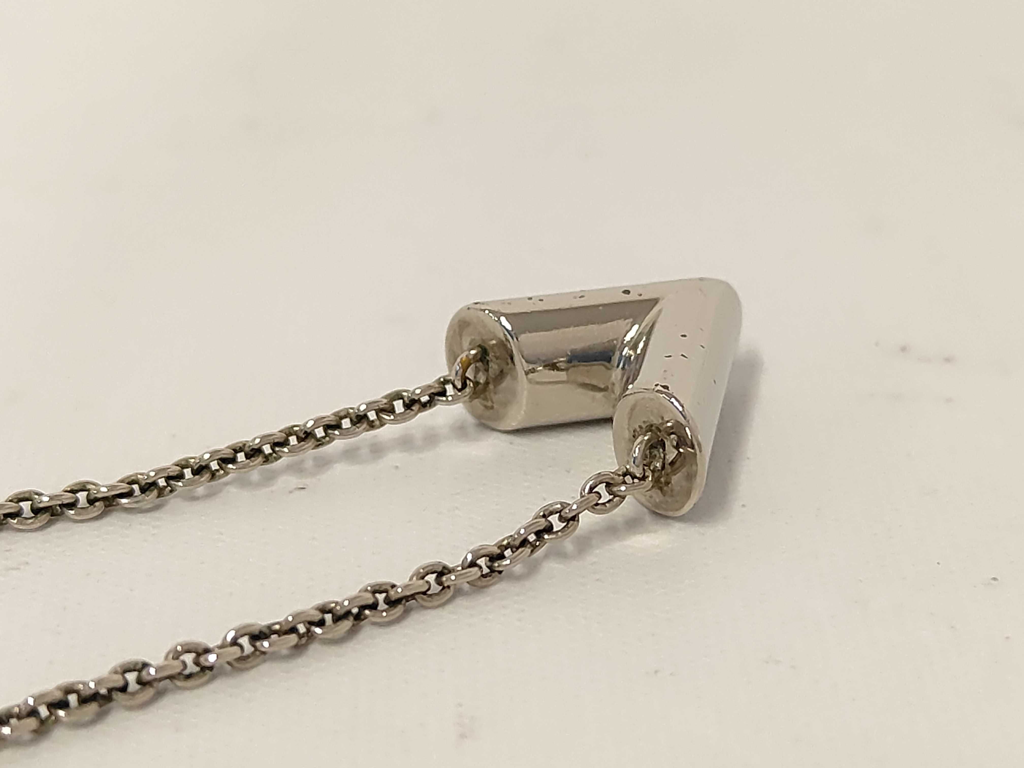 Essential V Silver Necklace — view 3