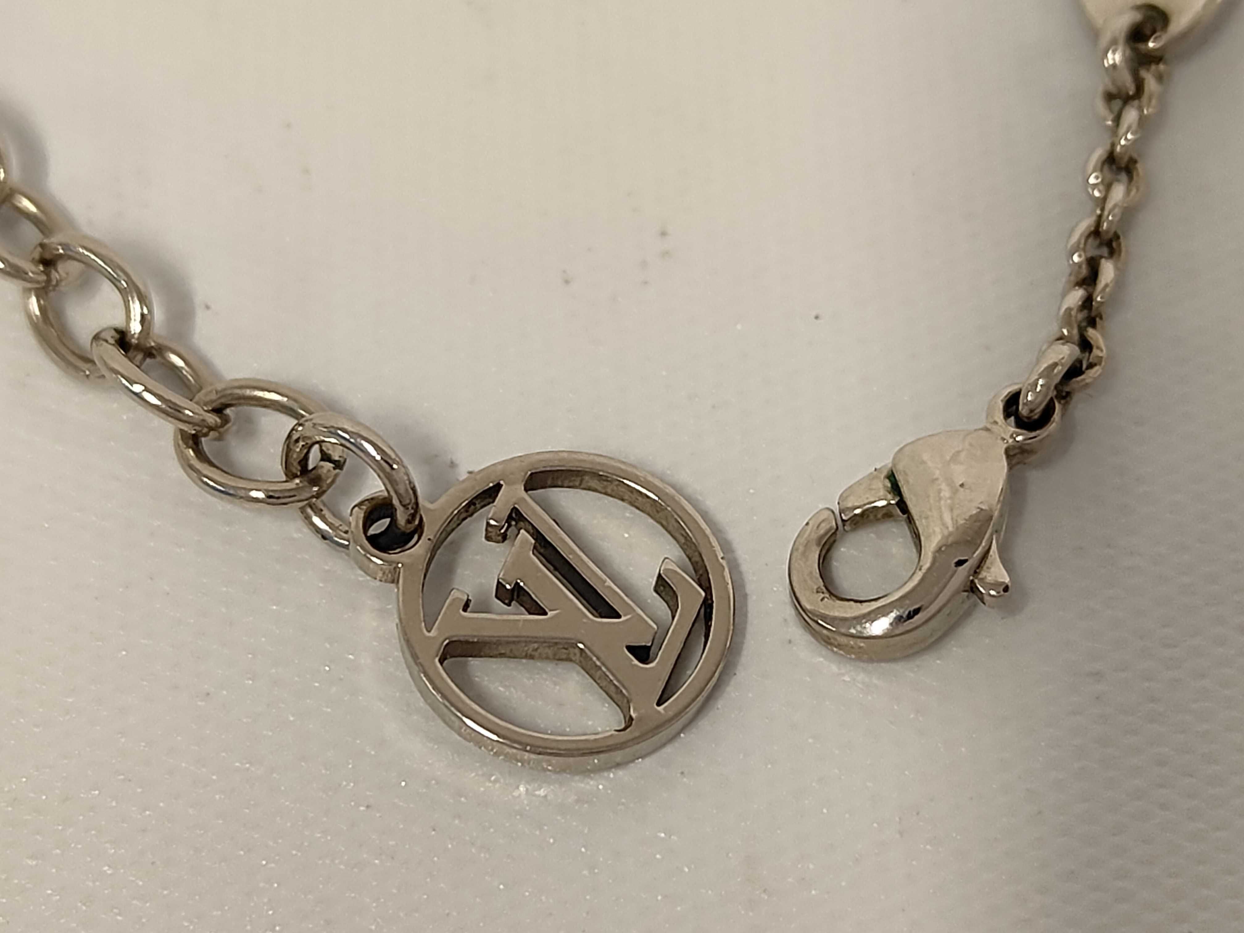 Essential V Silver Necklace — view 5