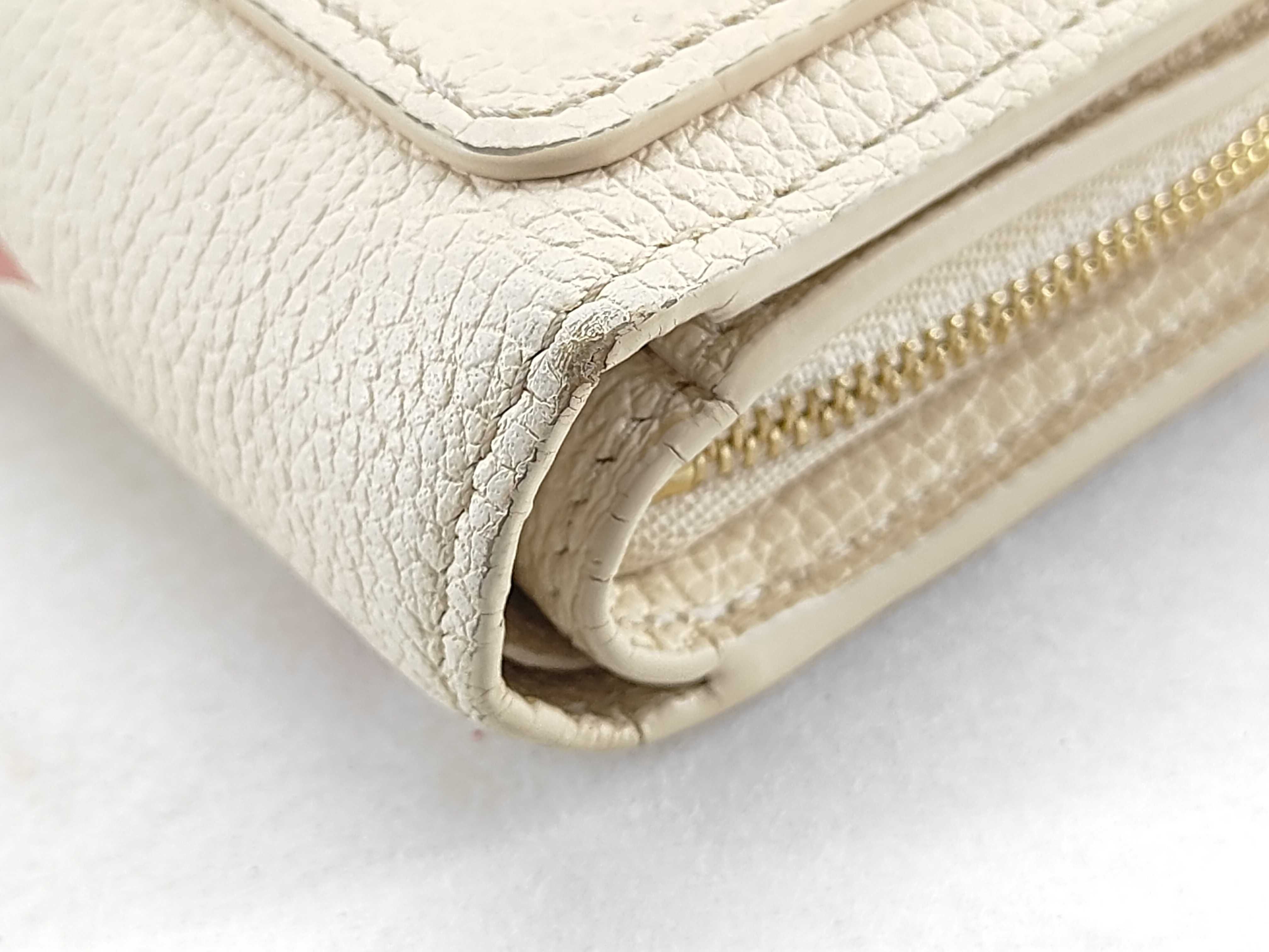 wallet — view 3