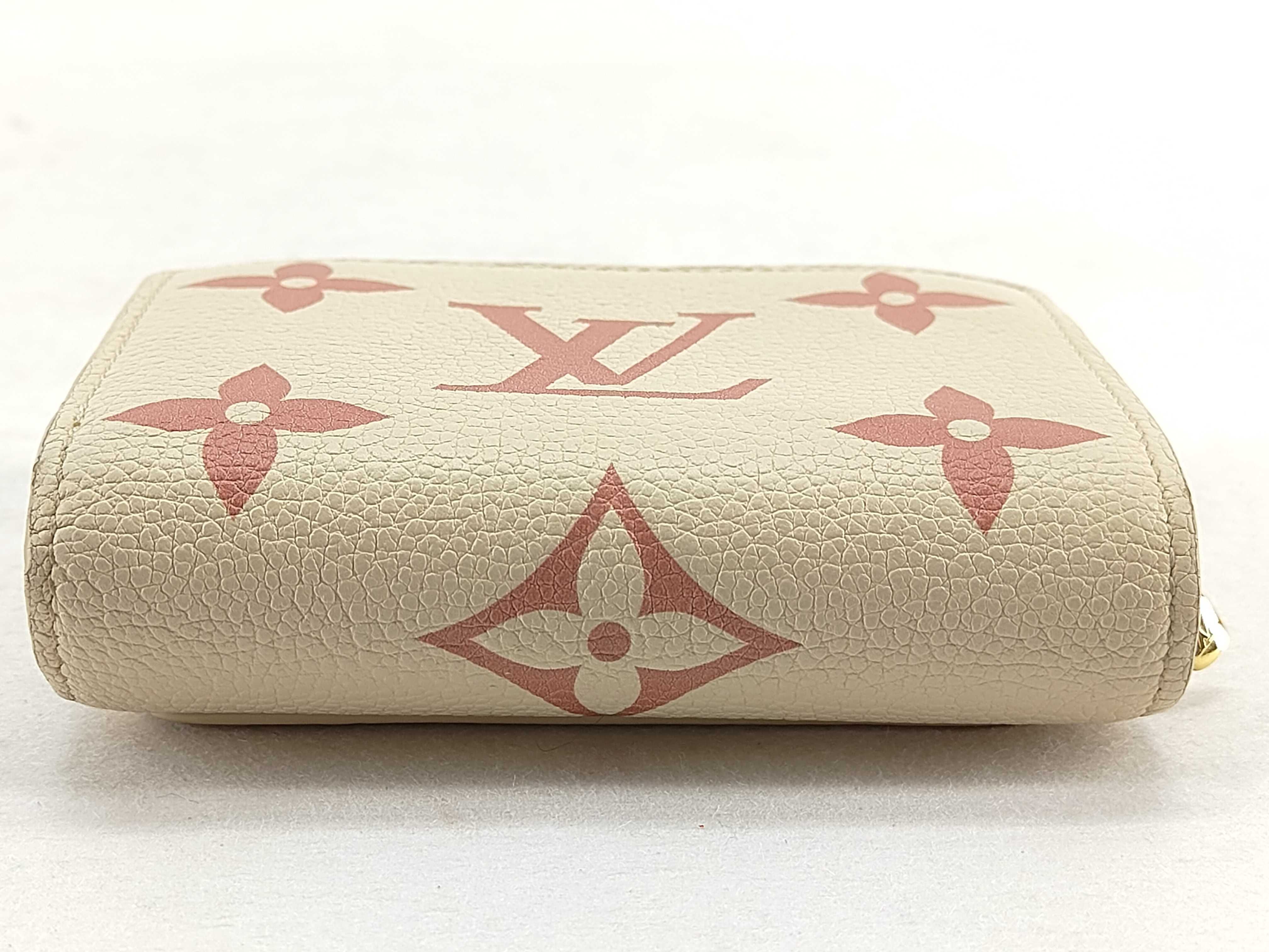 wallet — view 4