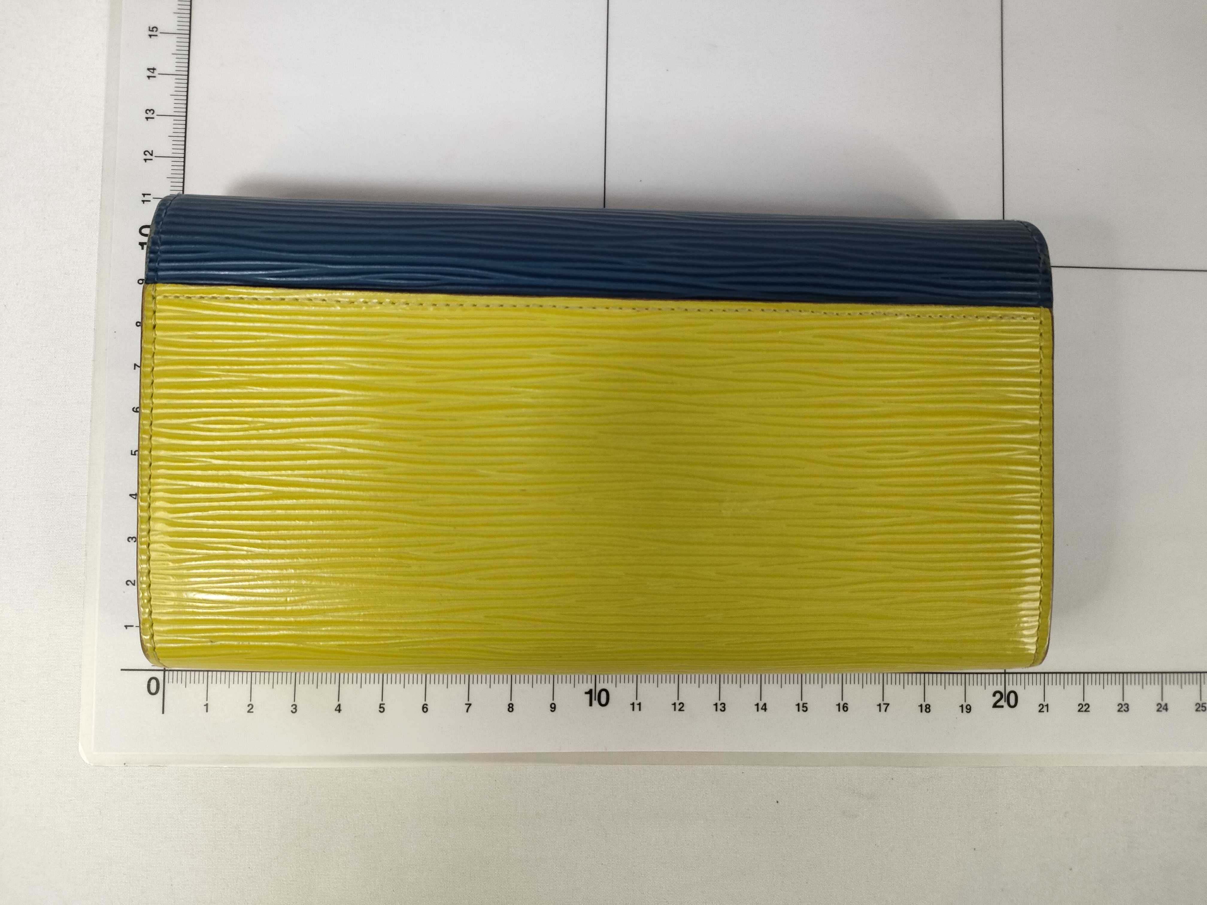 Epi Portefeuille Sarah Bicolor Wallet with Initials — view 2