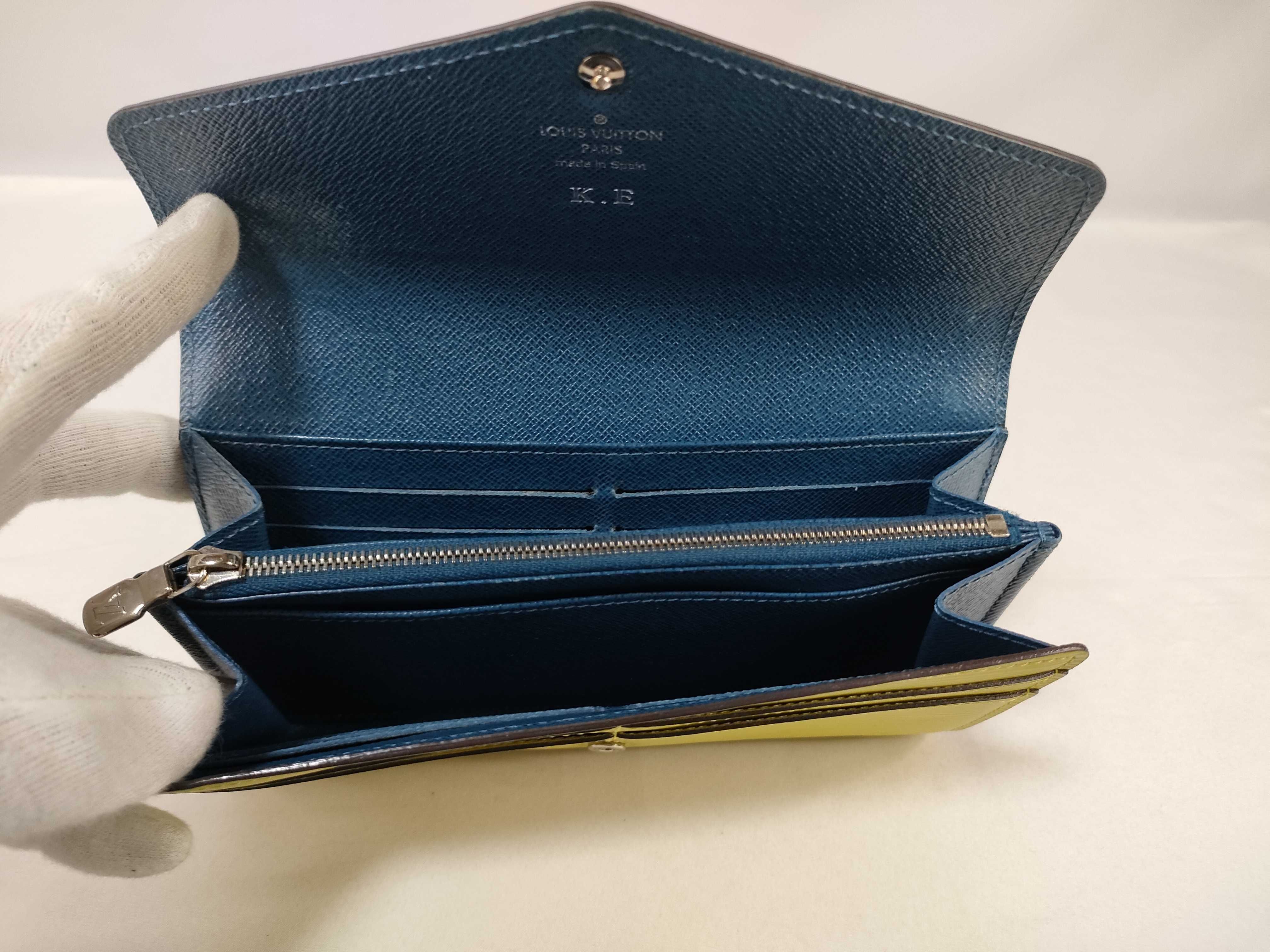 Epi Portefeuille Sarah Bicolor Wallet with Initials — view 12