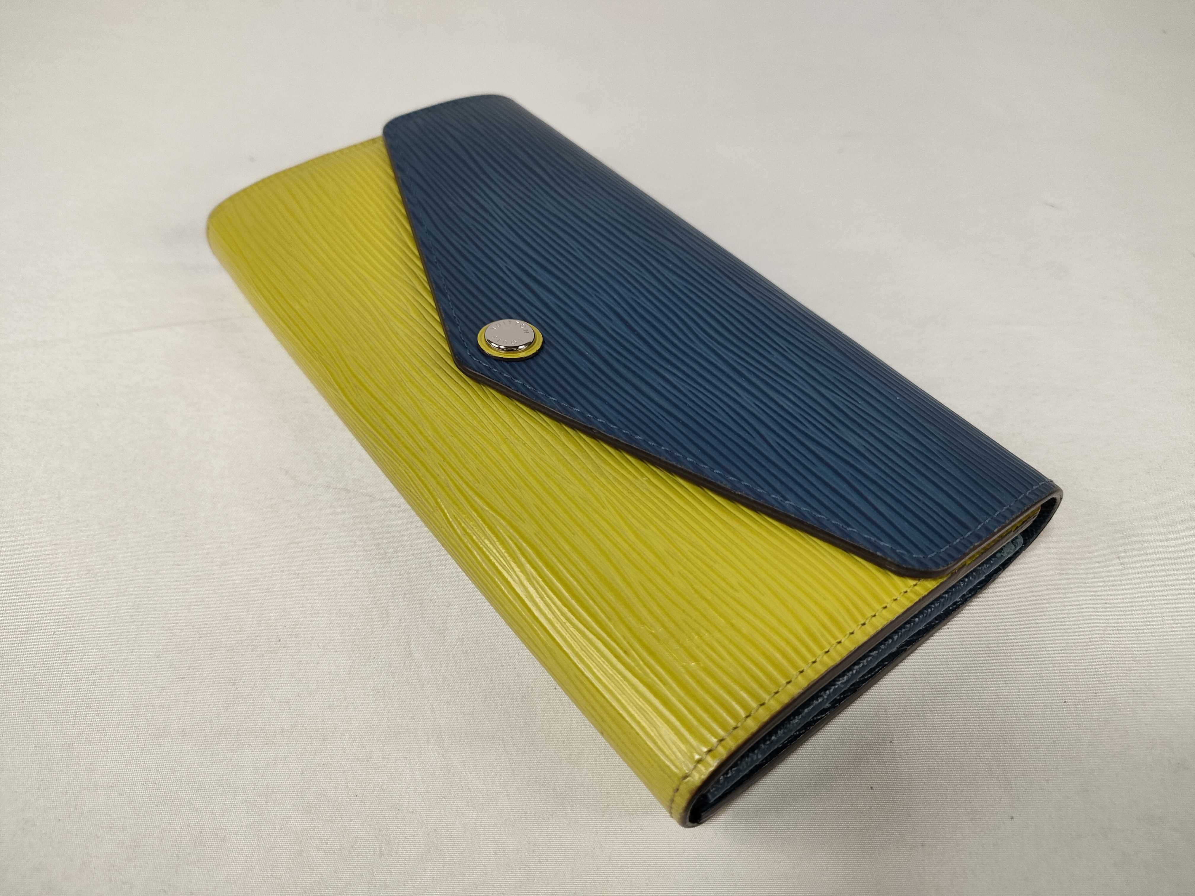 Epi Portefeuille Sarah Bicolor Wallet with Initials — view 4