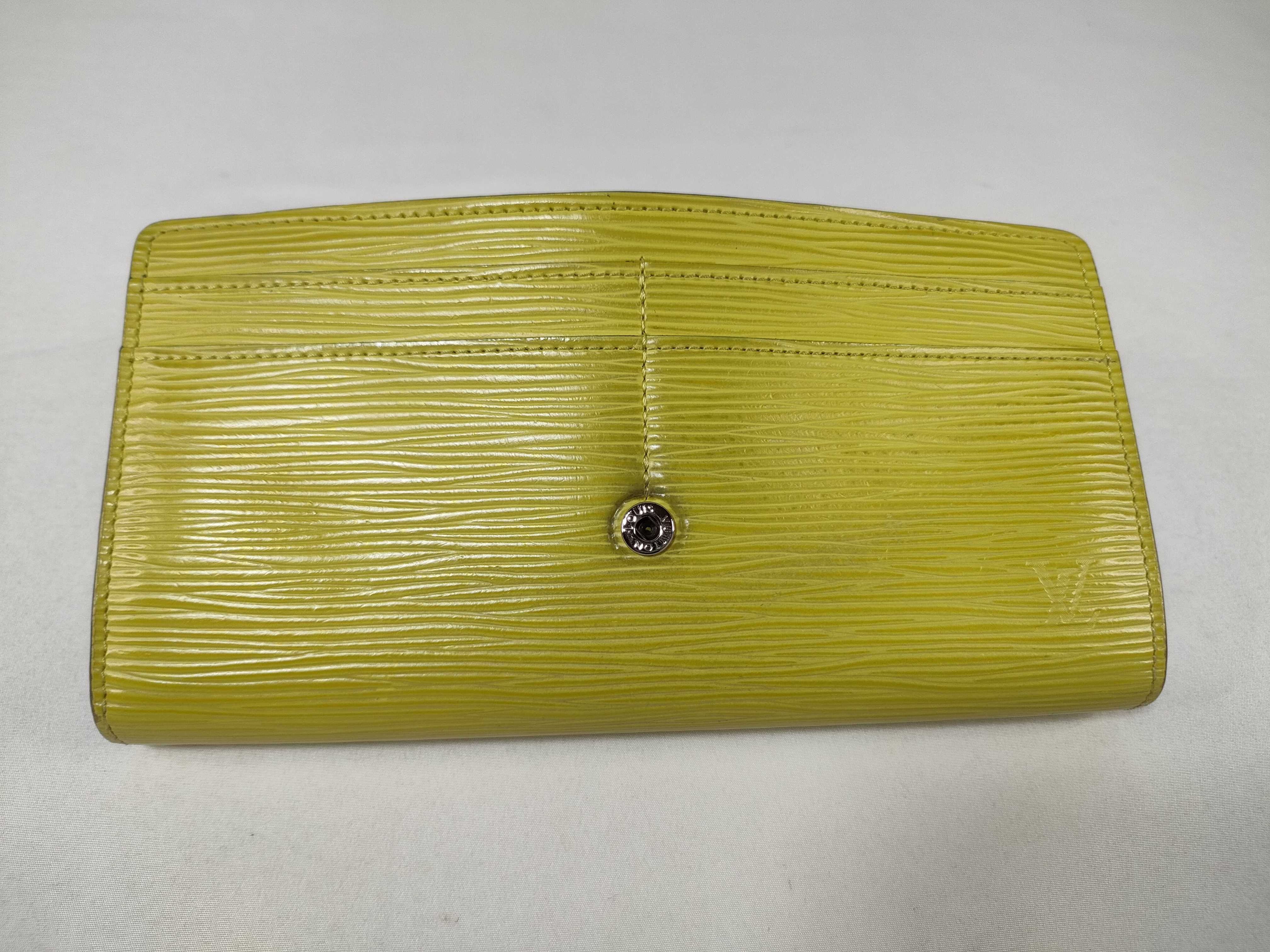 Epi Portefeuille Sarah Bicolor Wallet with Initials — view 7