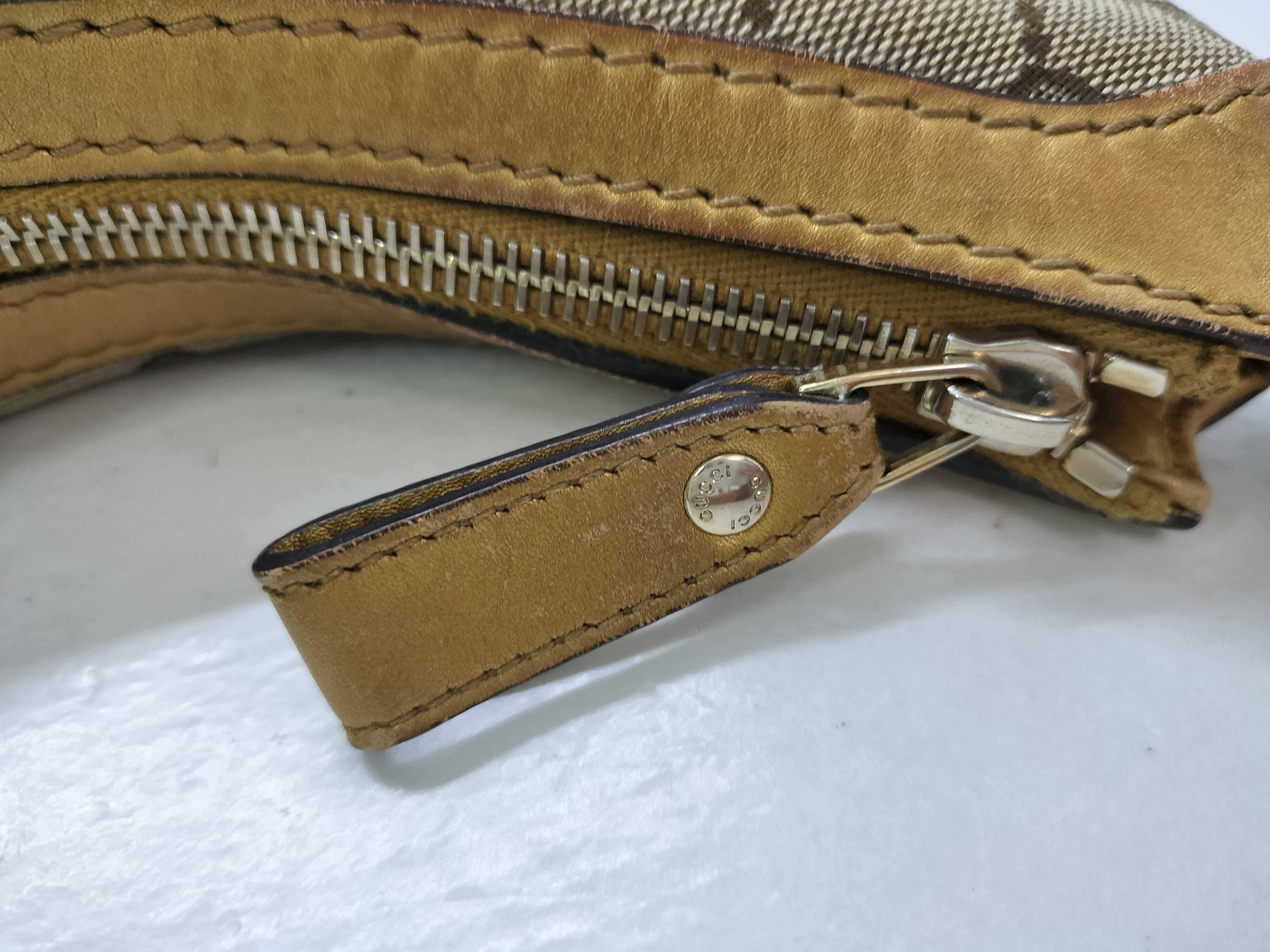 GG Canvas Gucci Handbag Shoulder Bag — view 14