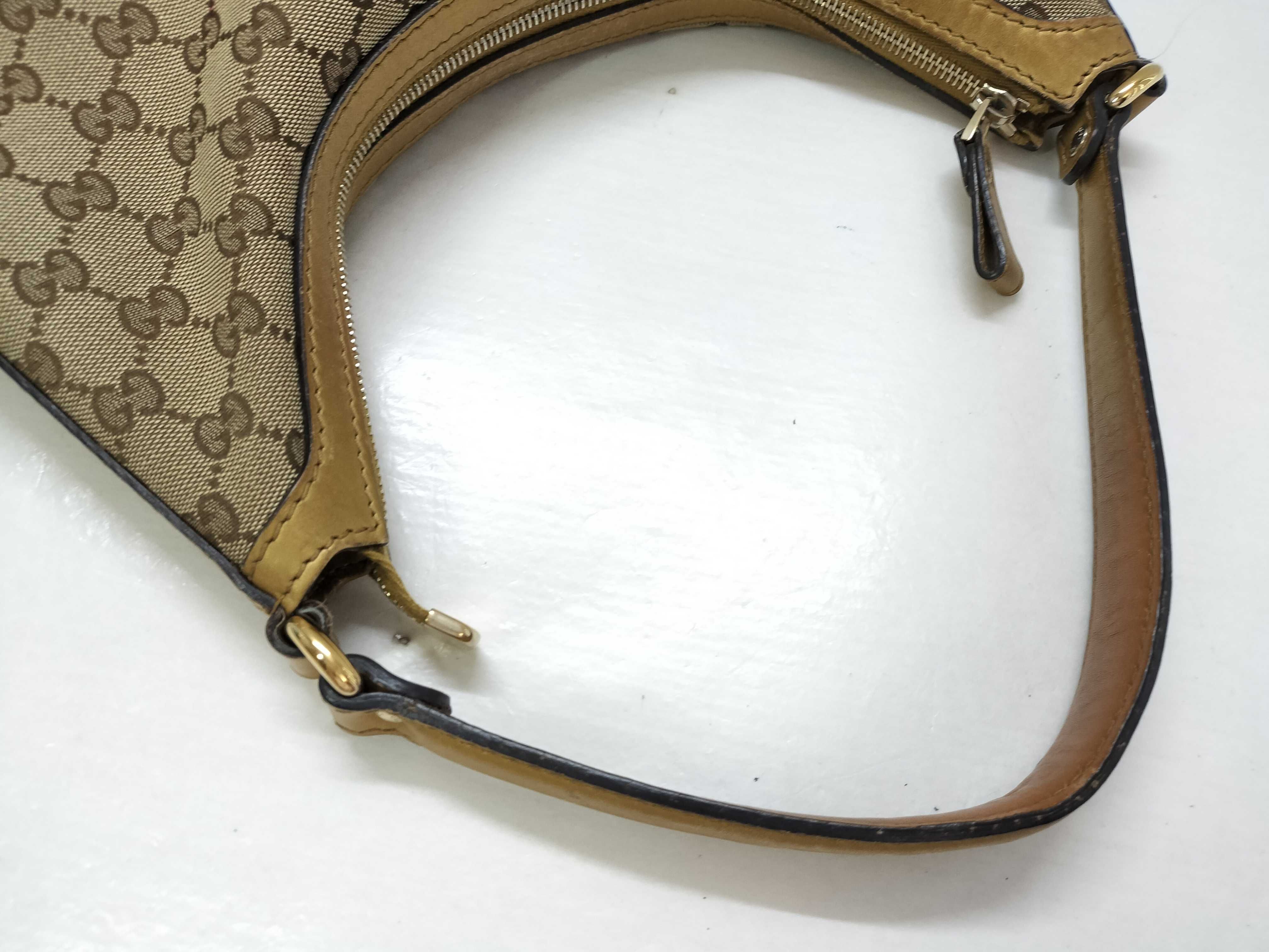 GG Canvas Gucci Handbag Shoulder Bag — view 3