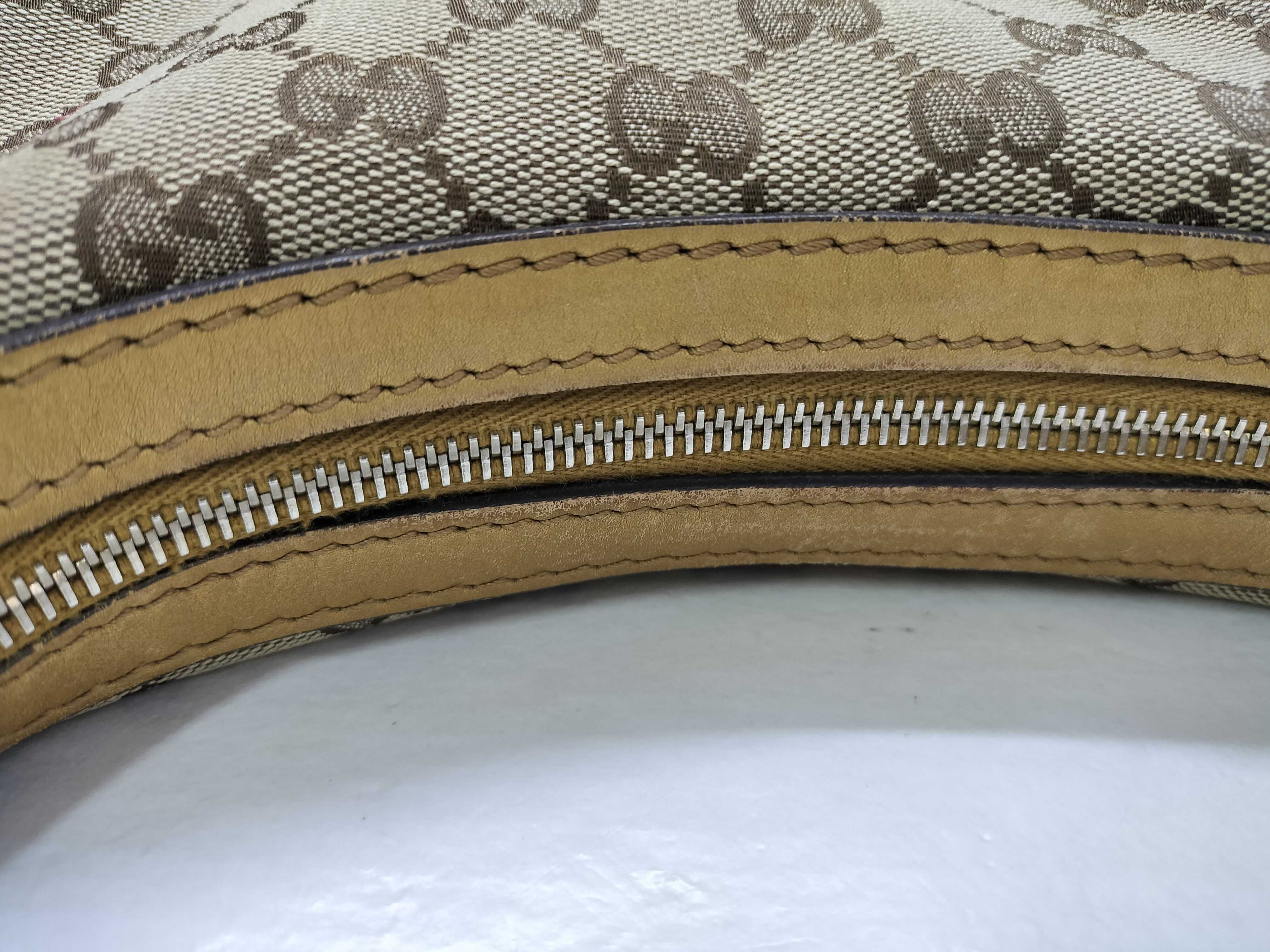 GG Canvas Gucci Handbag Shoulder Bag — view 6