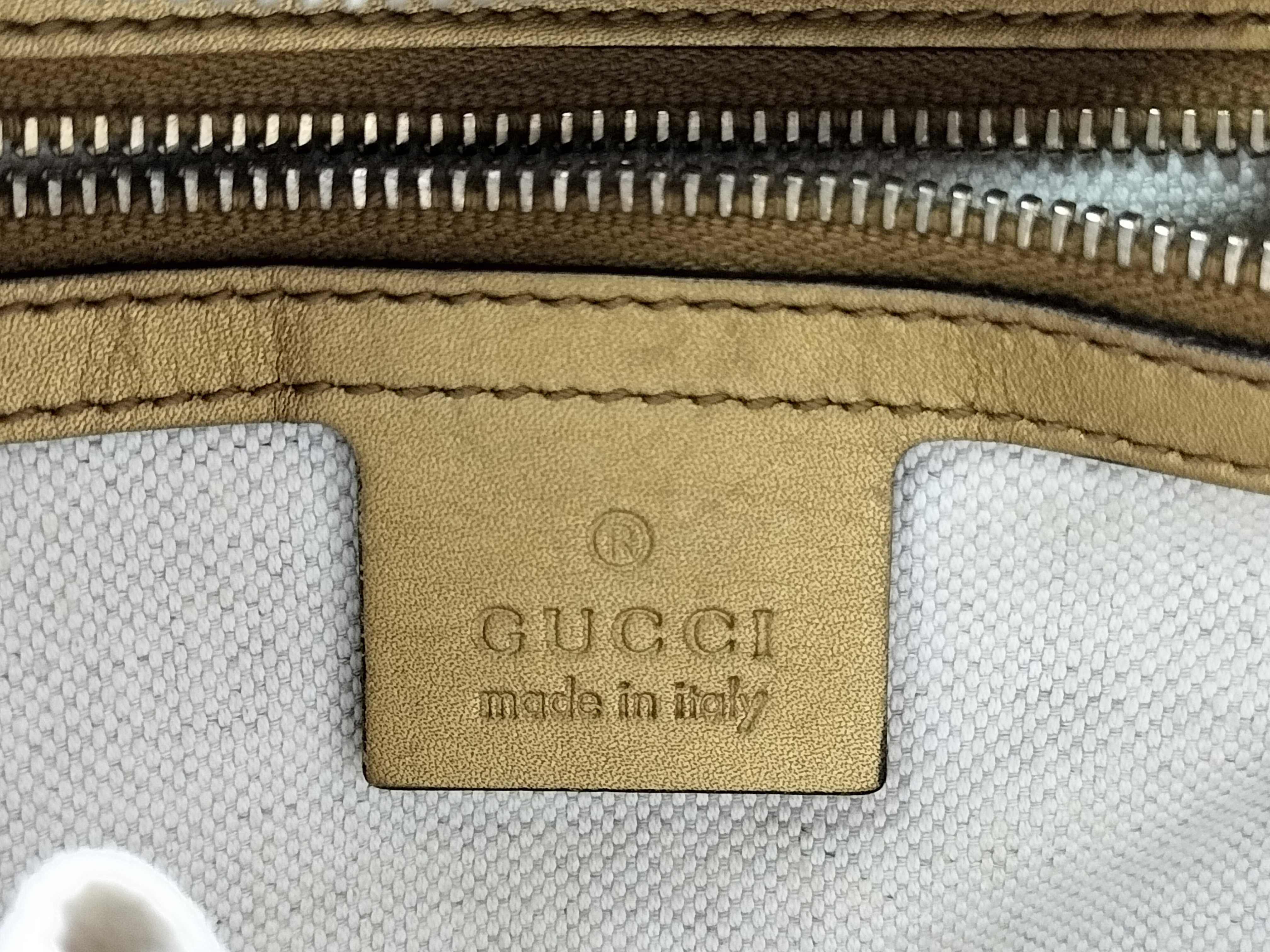 GG Canvas Gucci Handbag Shoulder Bag — view 9