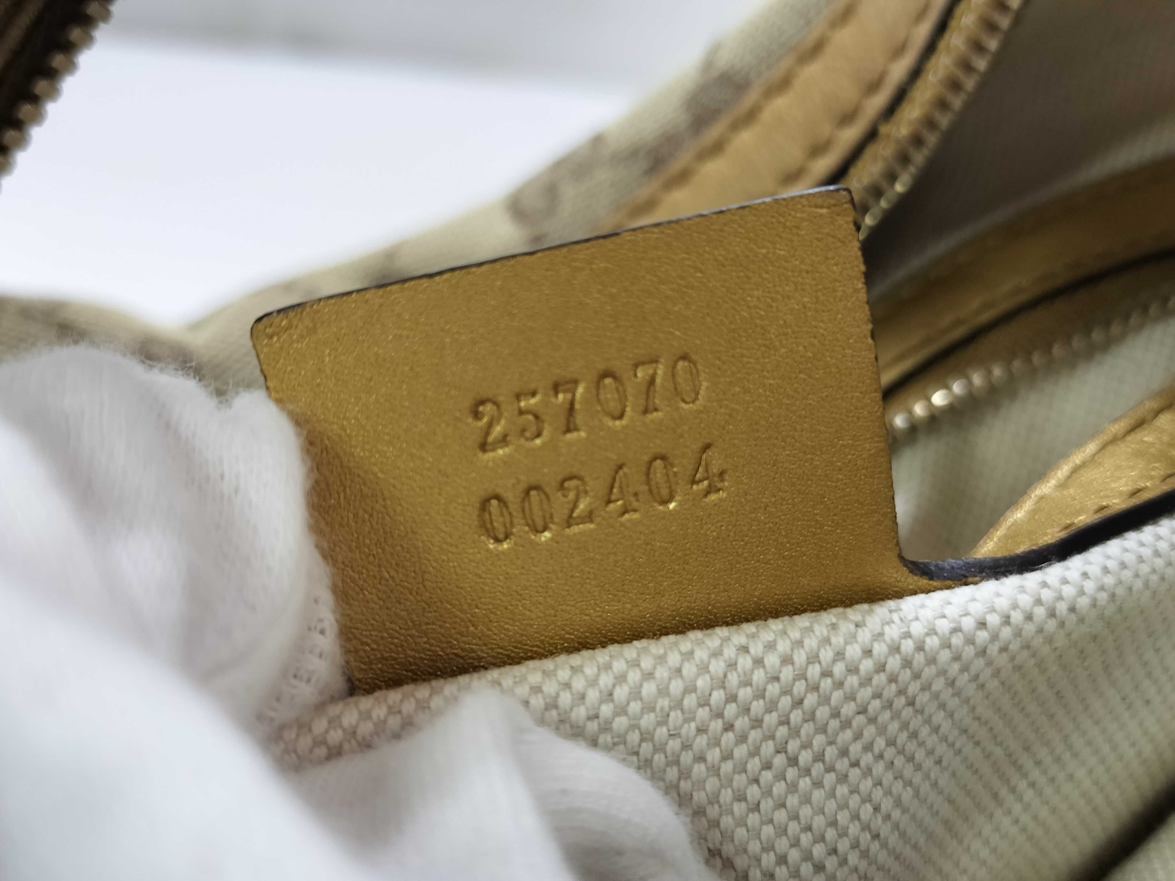 GG Canvas Gucci Handbag Shoulder Bag — view 10