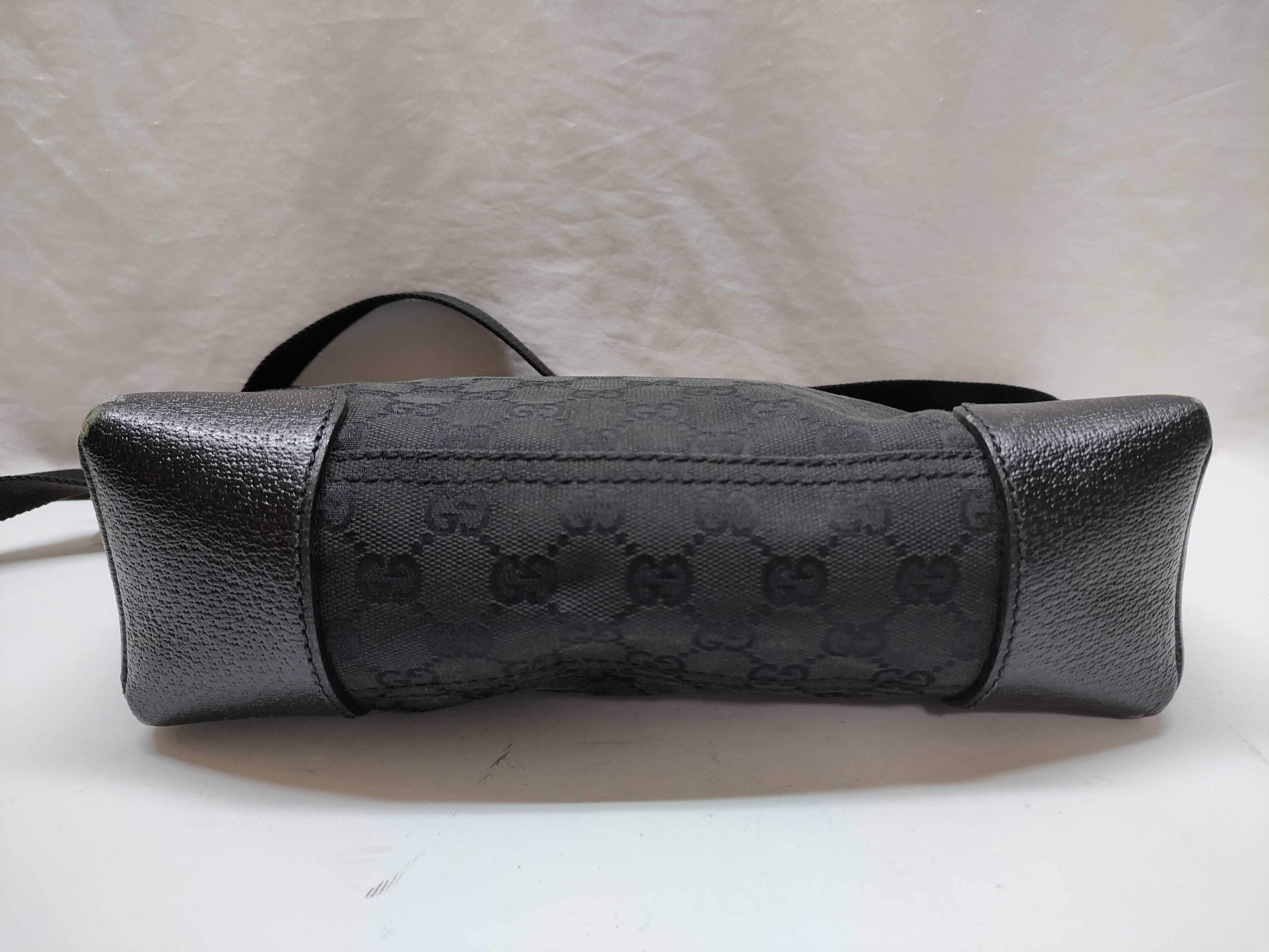 GG Canvas 114273 Shoulder Bag — view 3