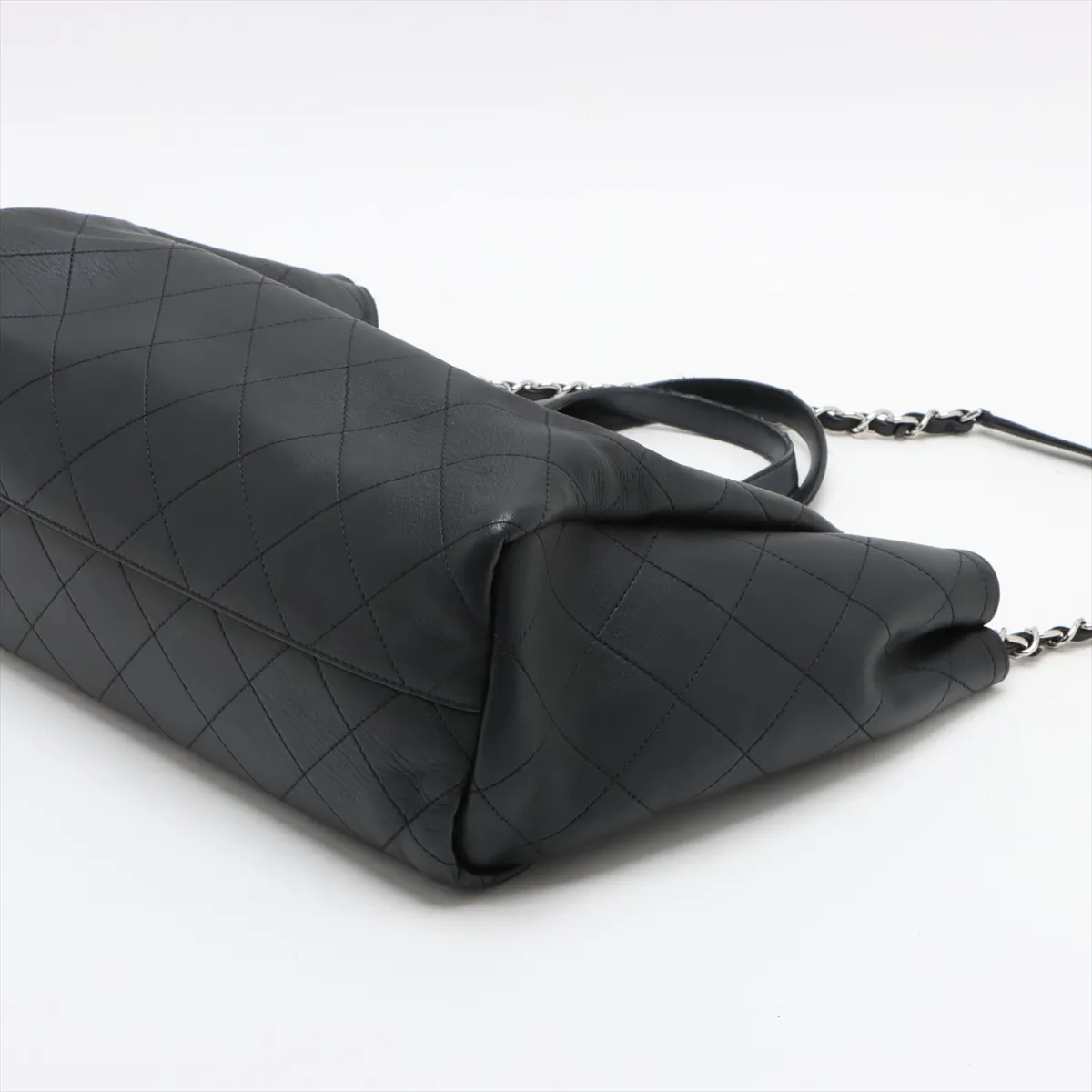 Matelasse Lambskin 2WAY Handbag Black Silver Hardware 26981957 No. 26 — view 3
