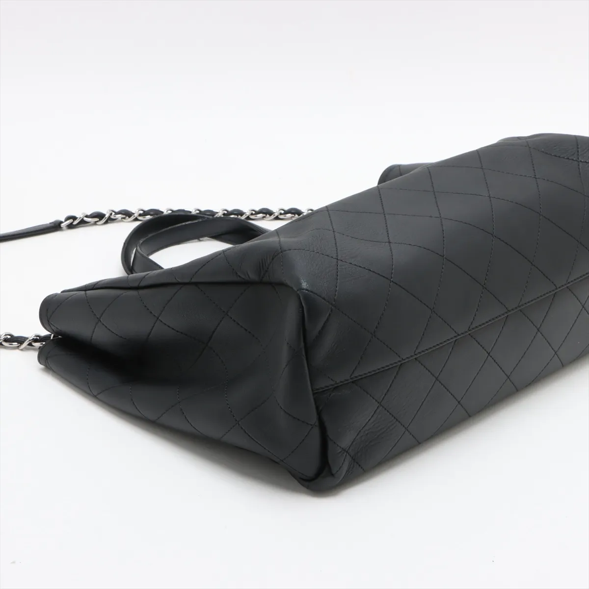 Matelasse Lambskin 2WAY Handbag Black Silver Hardware 26981957 No. 26 — view 4