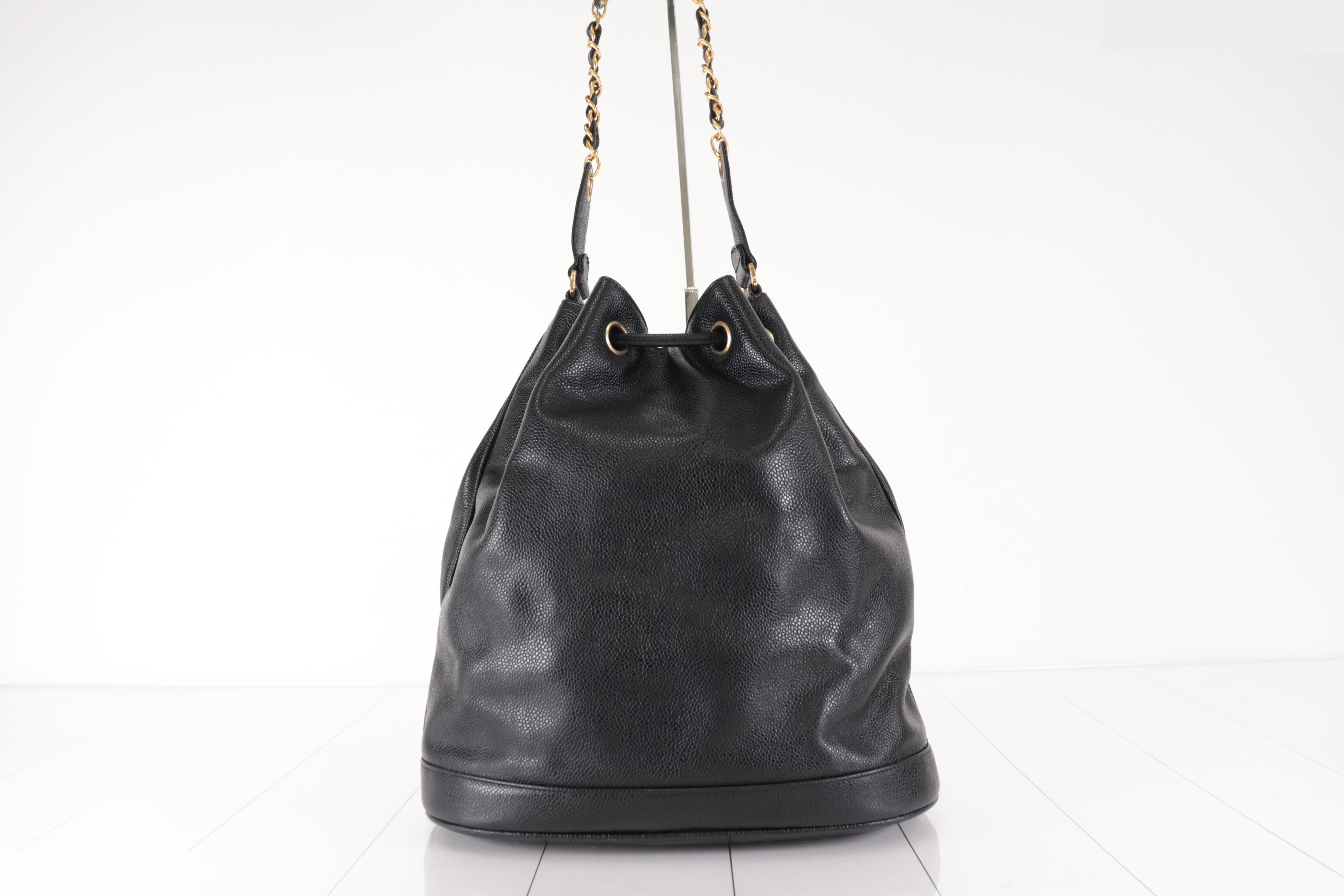 Turnlock drawstring chain shoulder bag, size 3. — view 3
