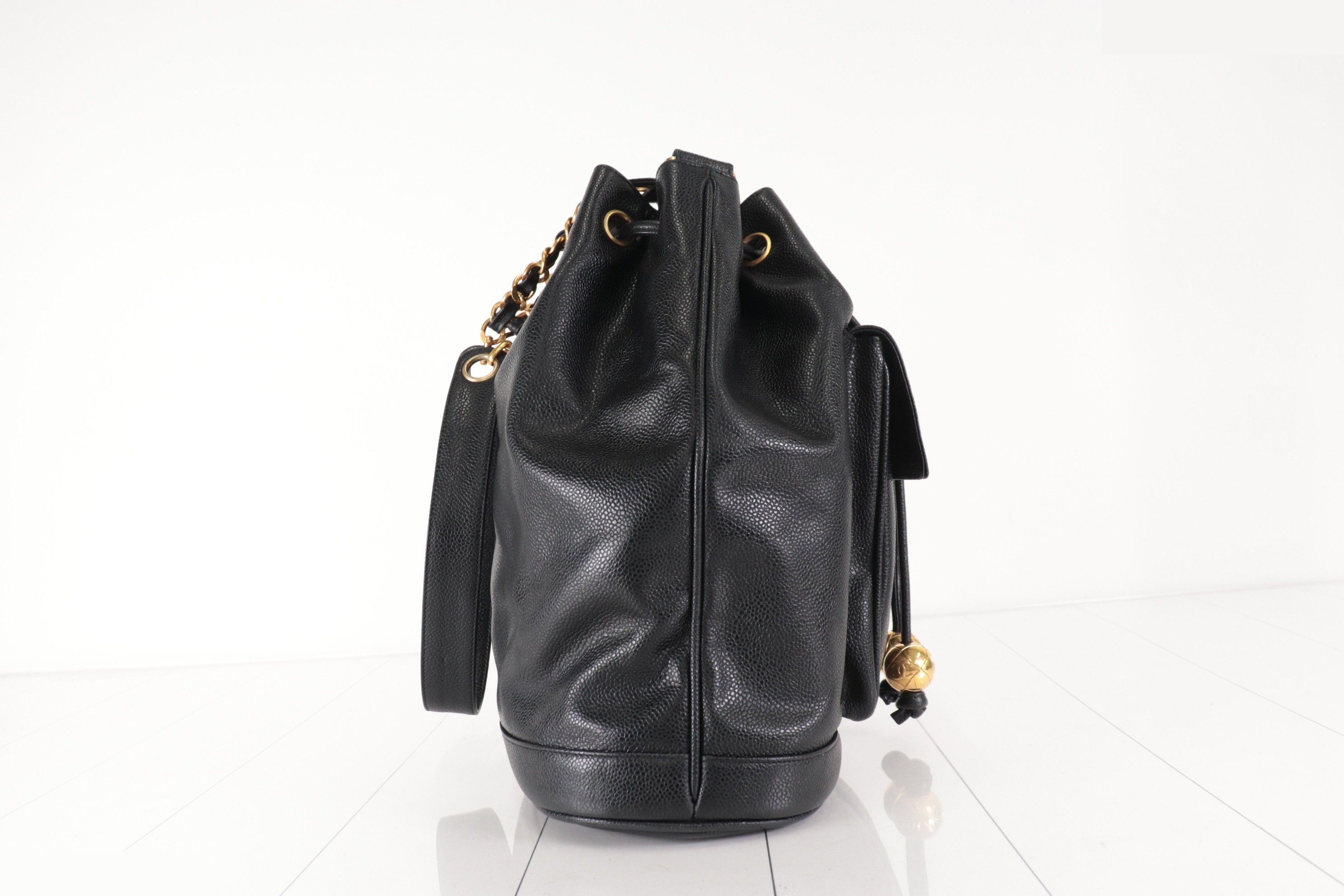 Turnlock drawstring chain shoulder bag, size 3. — view 4