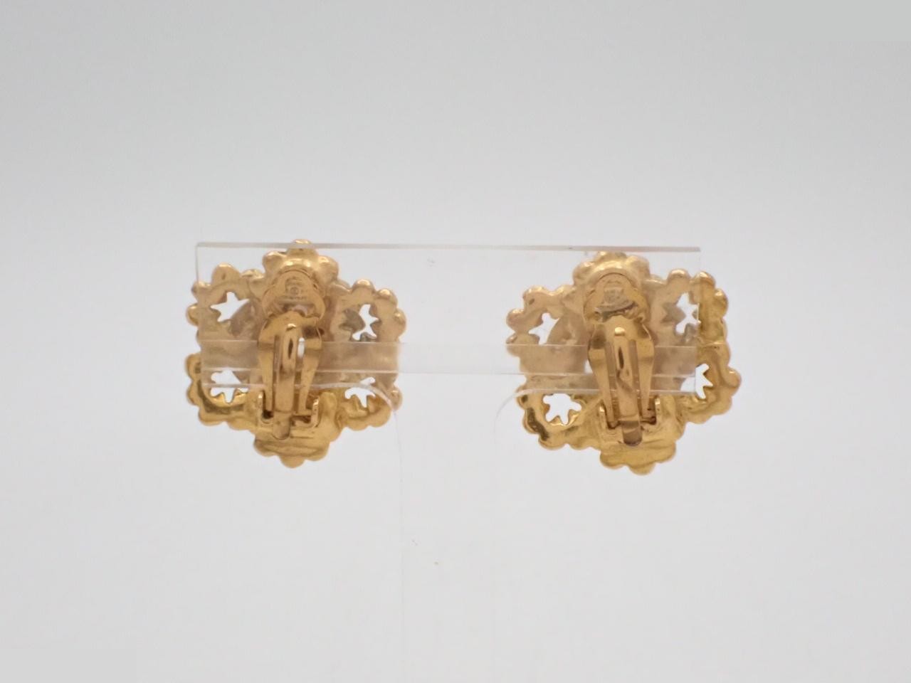 Earrings with Coco Mark design, gold. — view 2