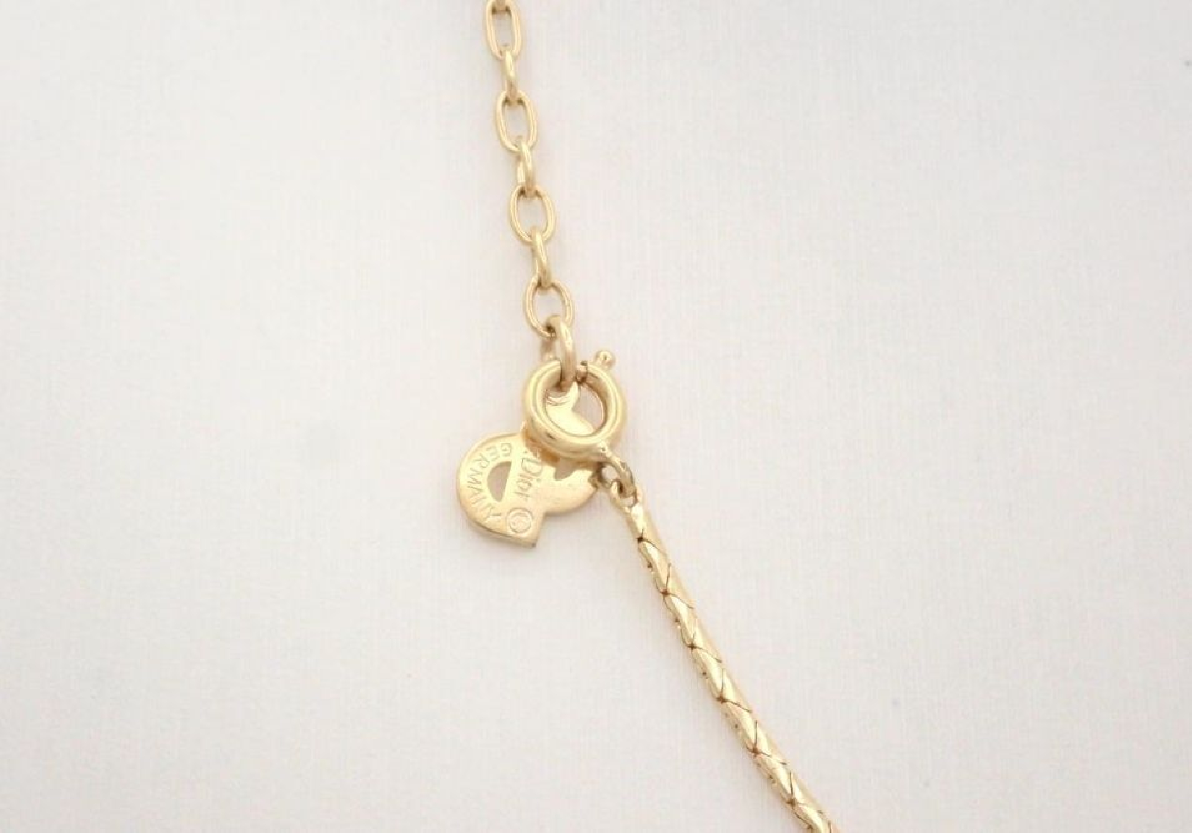 necklace pendant, chain approximately 44cm. — view 3