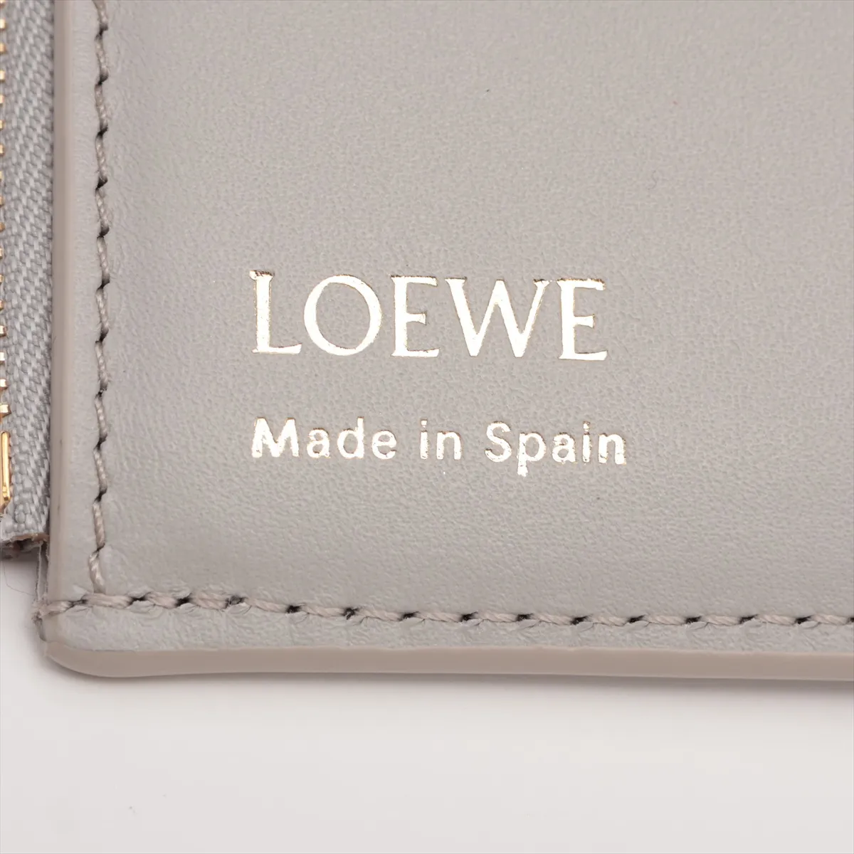 Pebble Vertical Wallet Small Leather Compact Wallet Gray — view 7