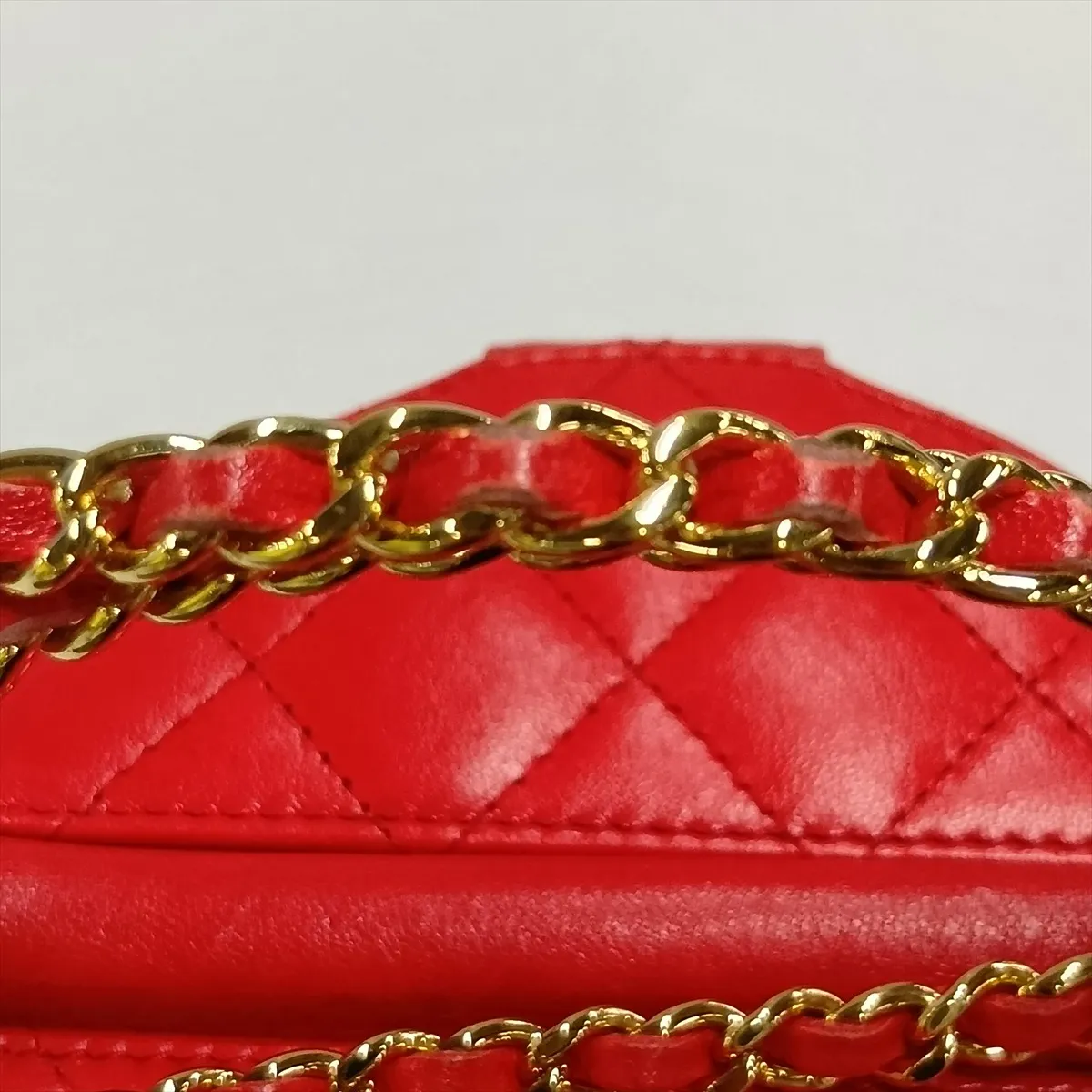 Matelassé Lambskin Chain Shoulder Bag Vanity Case Red Gold Hardware ELG8LC78 Random Serial Number — view 13