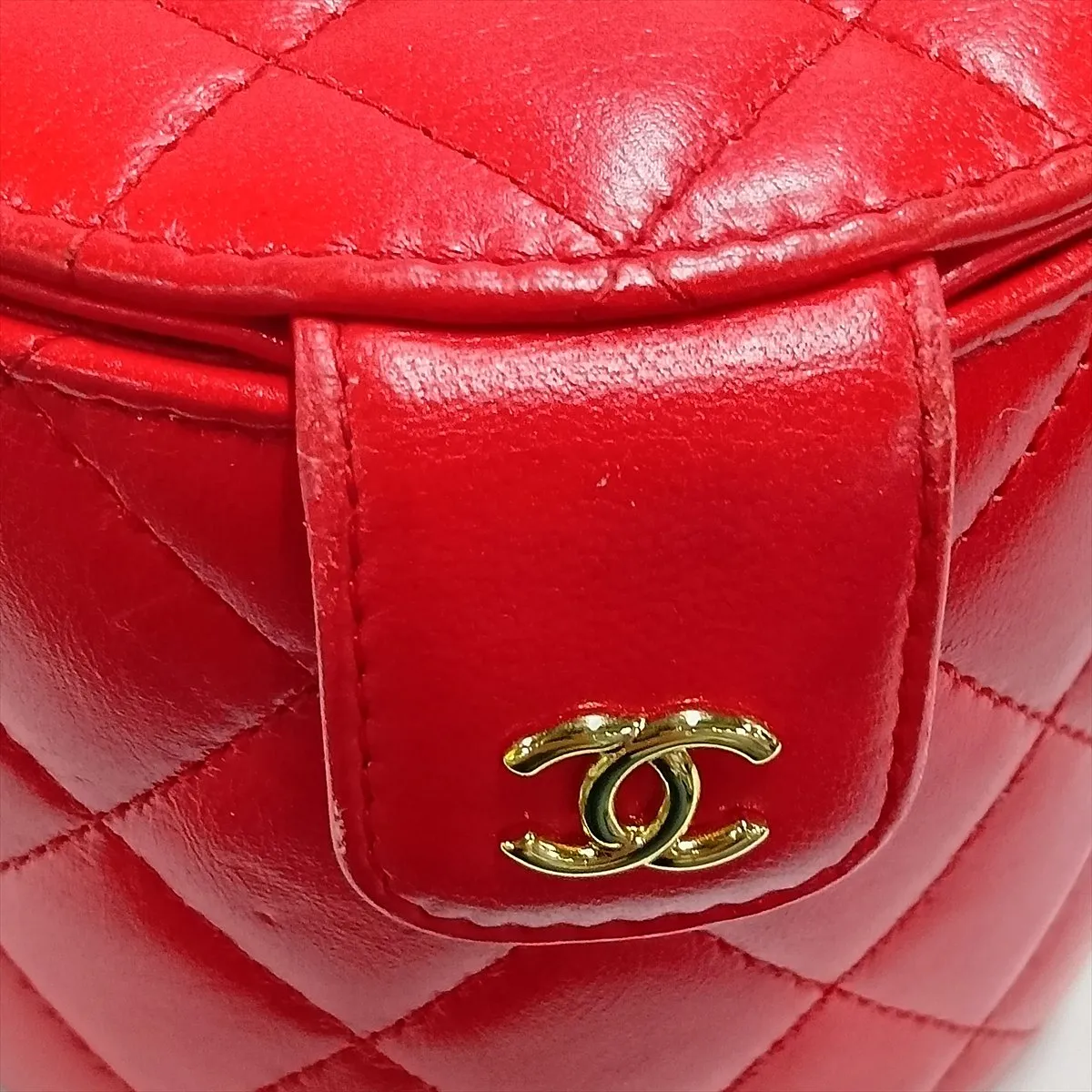 Matelassé Lambskin Chain Shoulder Bag Vanity Case Red Gold Hardware ELG8LC78 Random Serial Number — view 14