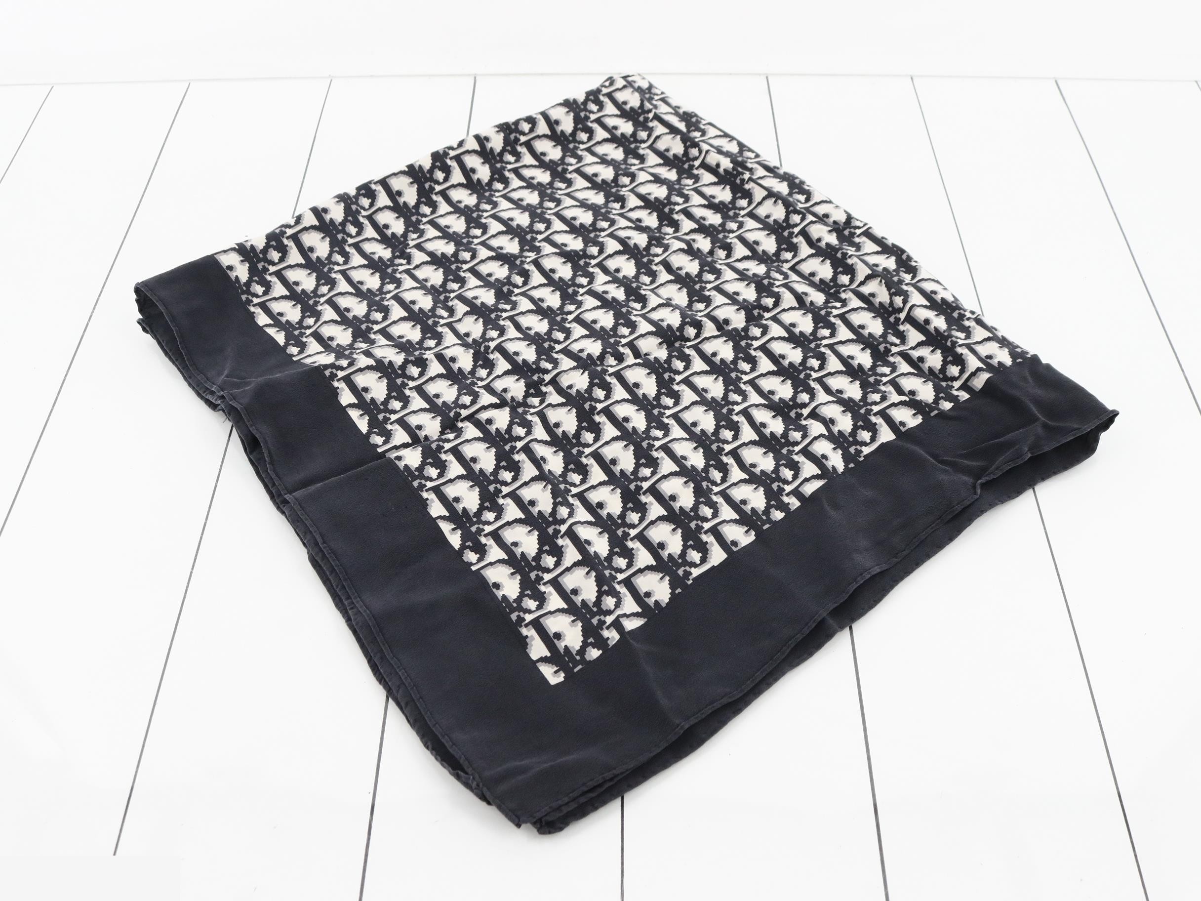 scarf — view 2