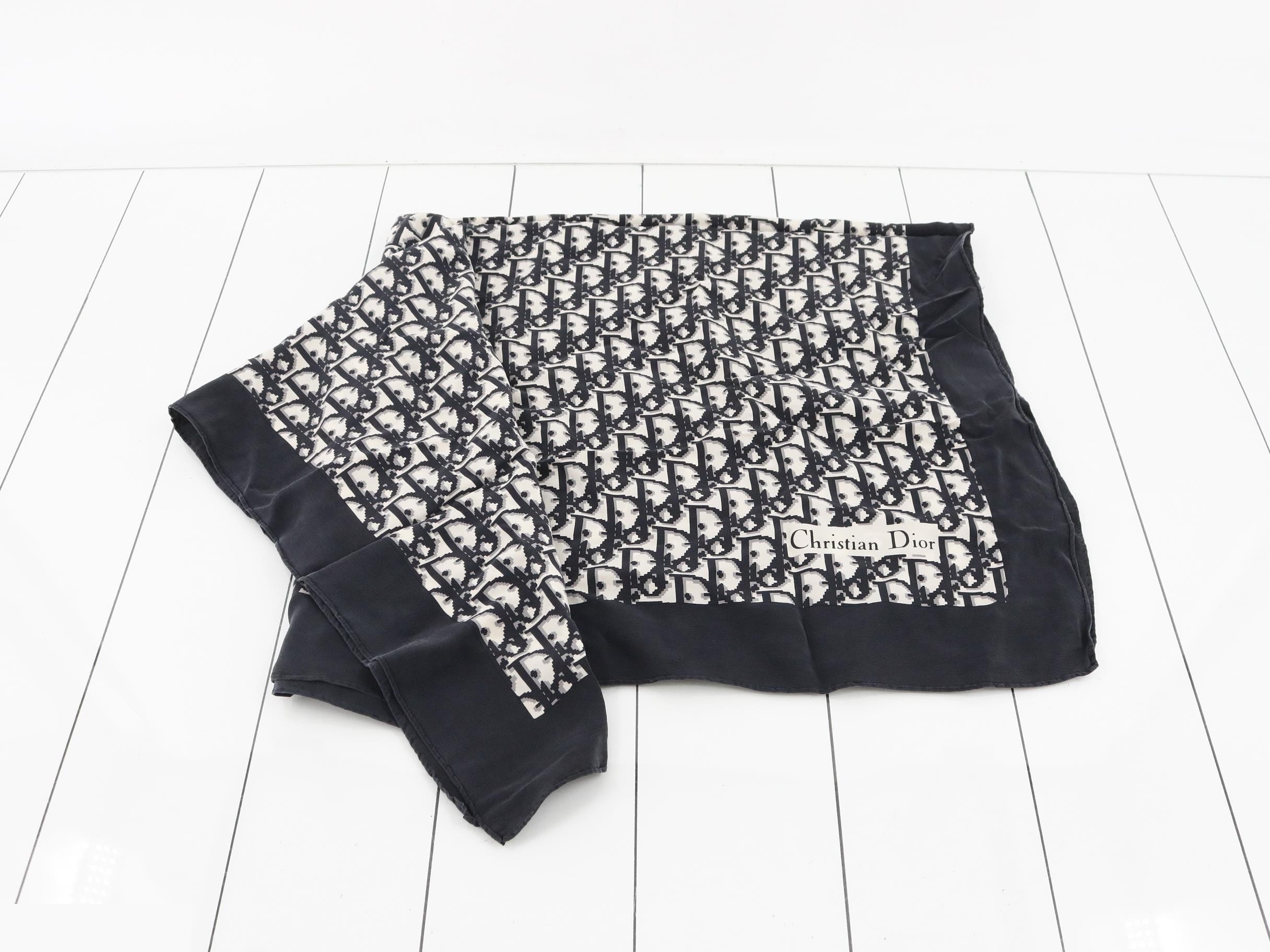 scarf — view 3