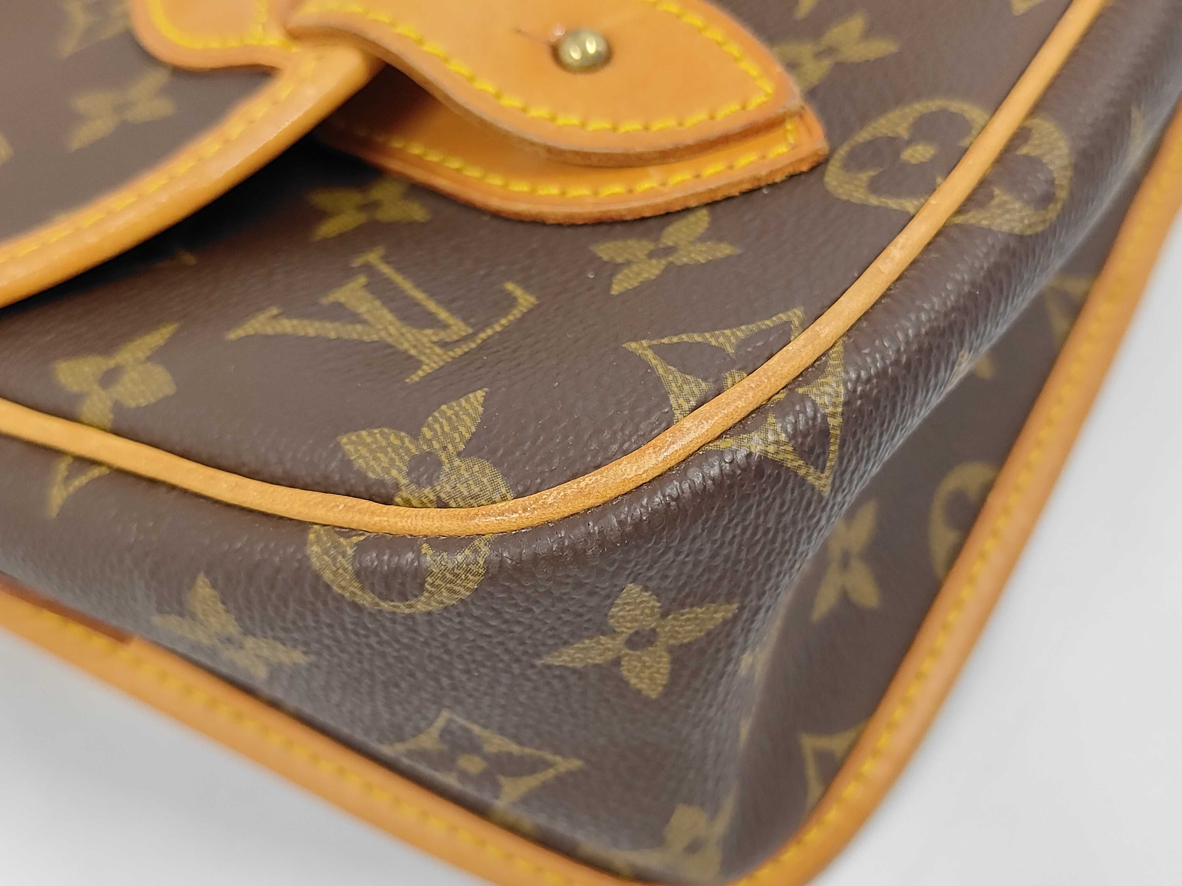 M42247 Monogram Gibecière MM Shoulder Bag — view 4
