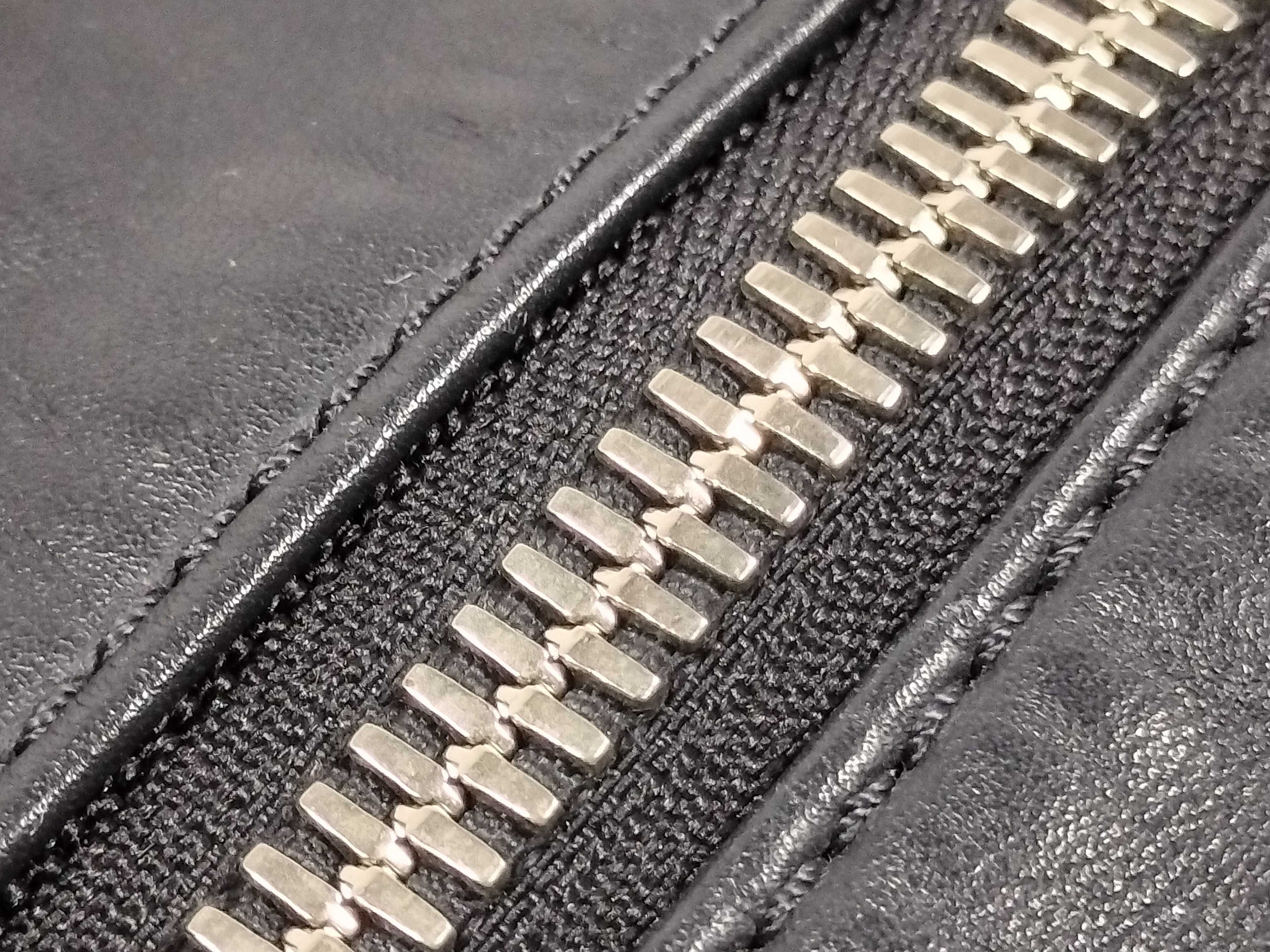 V-Line Start Tote MM Boston Bag — view 8