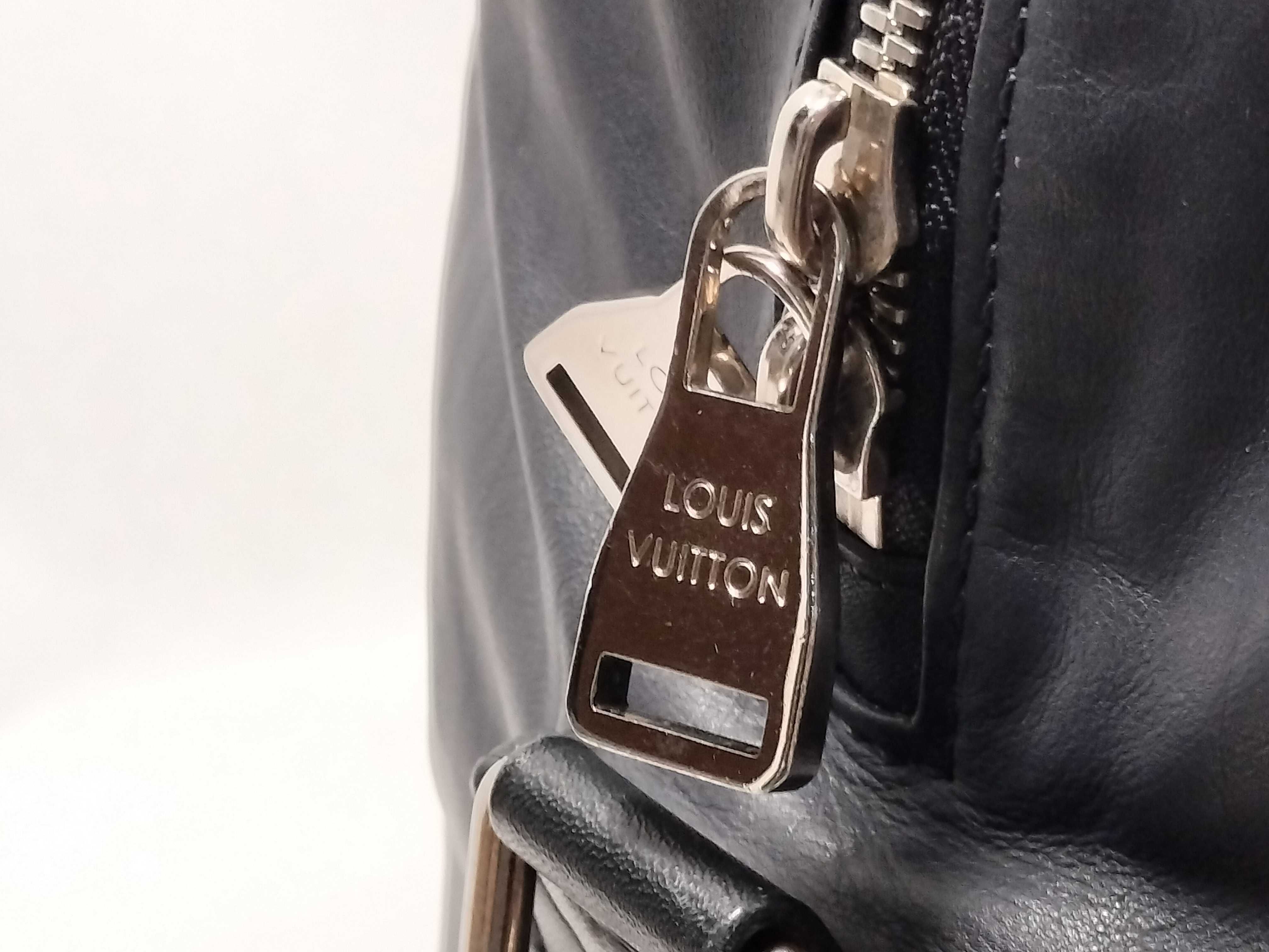 V-Line Start Tote MM Boston Bag — view 9