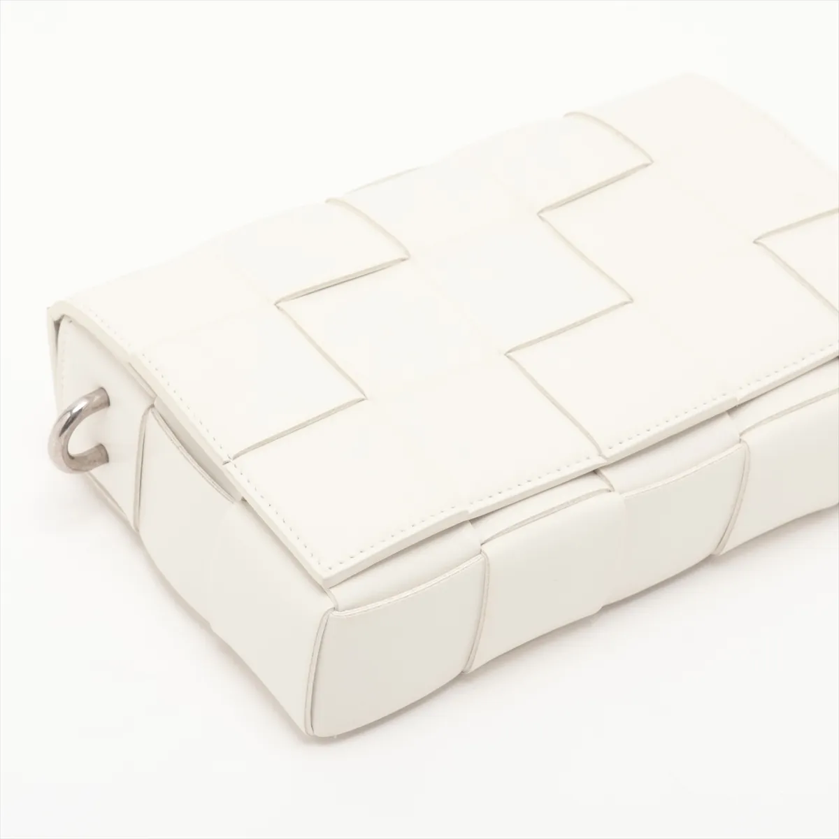 Maxi Intrecciato Cassette Leather Shoulder Bag, White — view 4