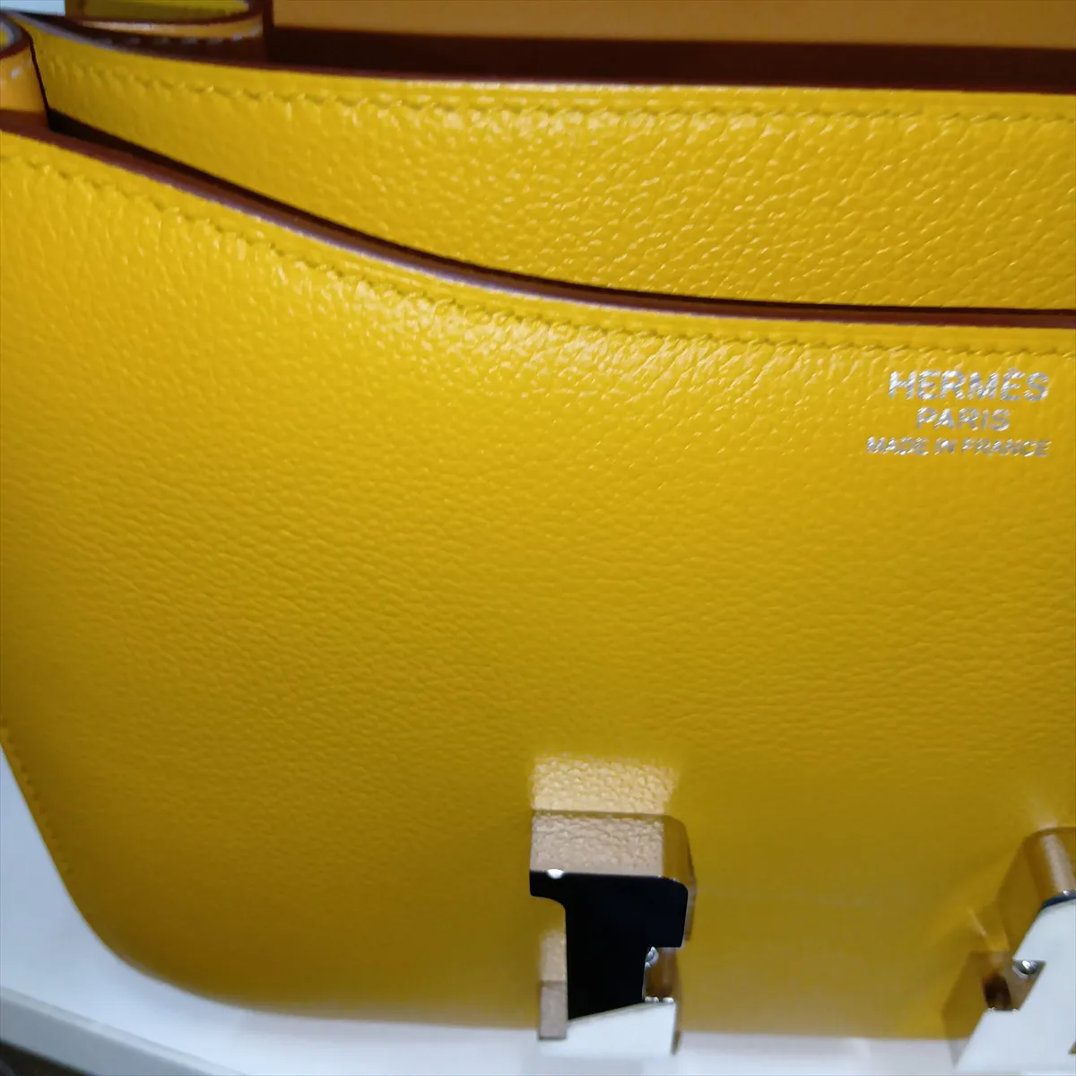 [Individually packaged] Hermes Constance 3 24 Verso Evercolor Jaune Ambre x Natural Sable Silver Hardware Z: 2021 — view 12