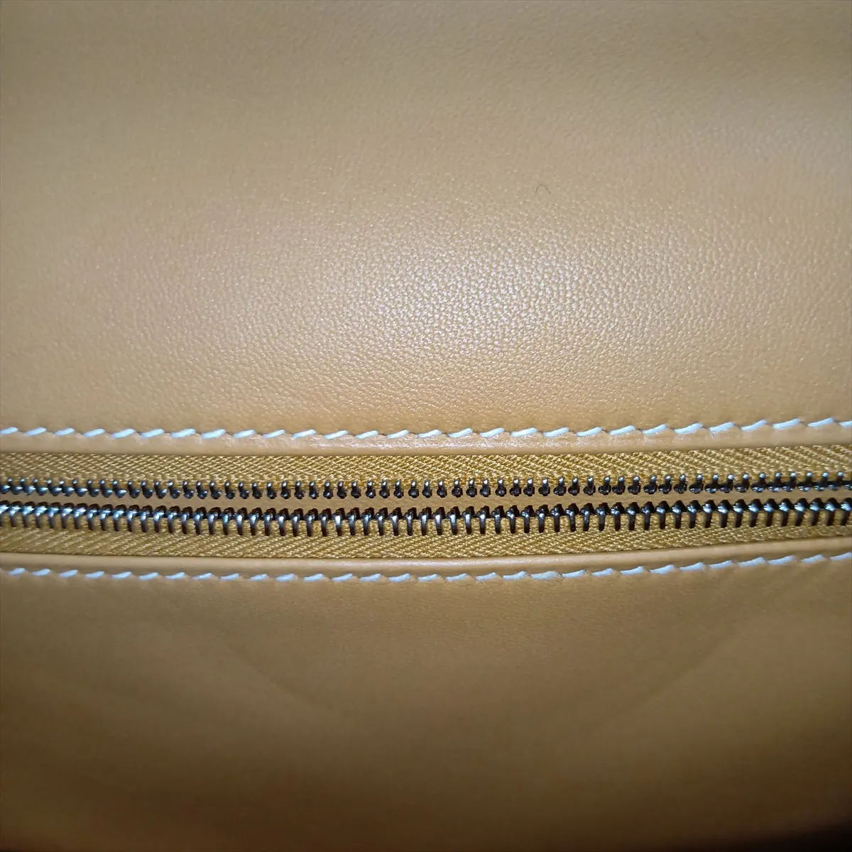 [Individually packaged] Hermes Constance 3 24 Verso Evercolor Jaune Ambre x Natural Sable Silver Hardware Z: 2021 — view 13