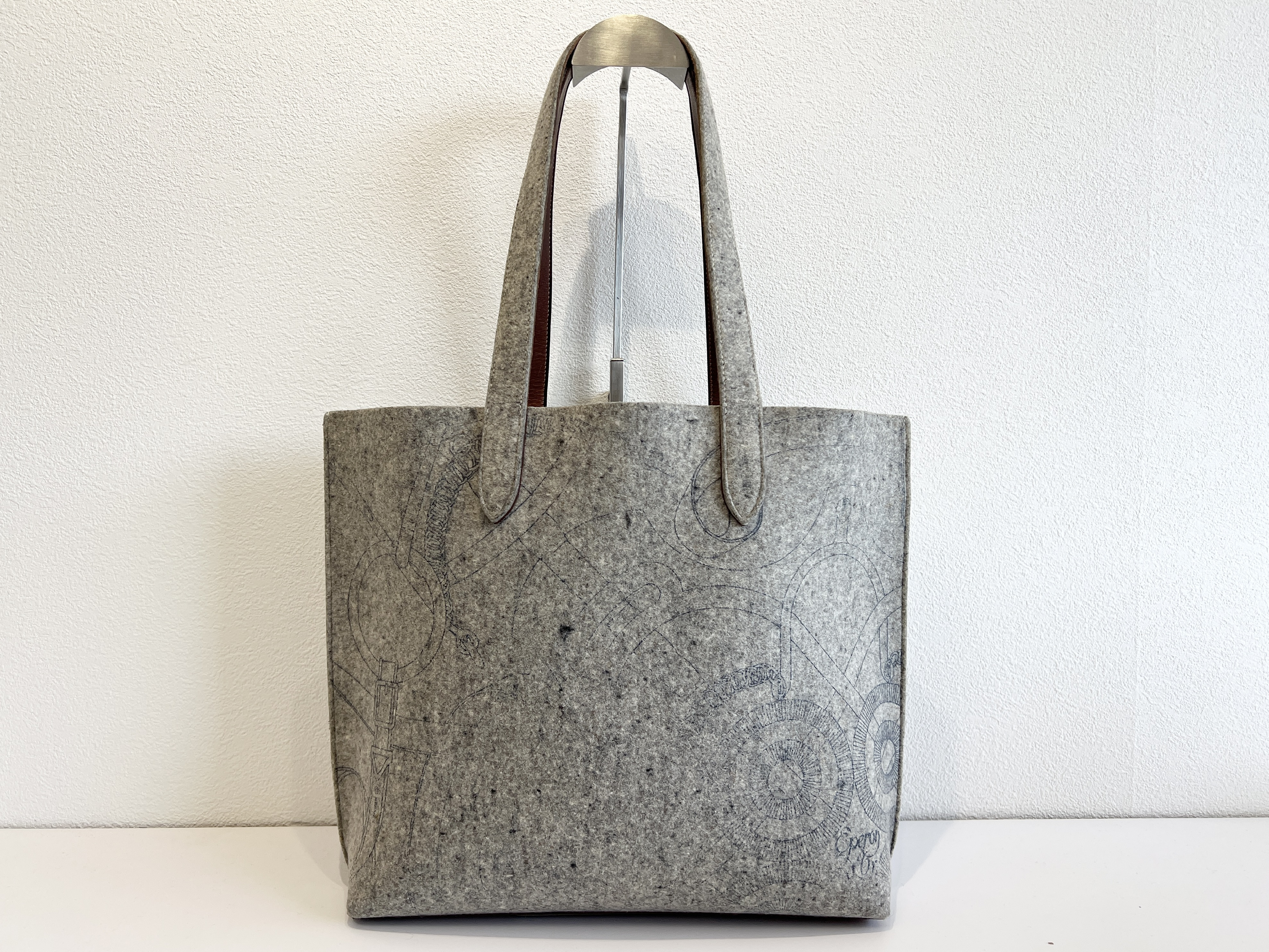 Sac Calimi MM ( L stamp) Felt Leather Tote Bag with Hand Pouch — view 2