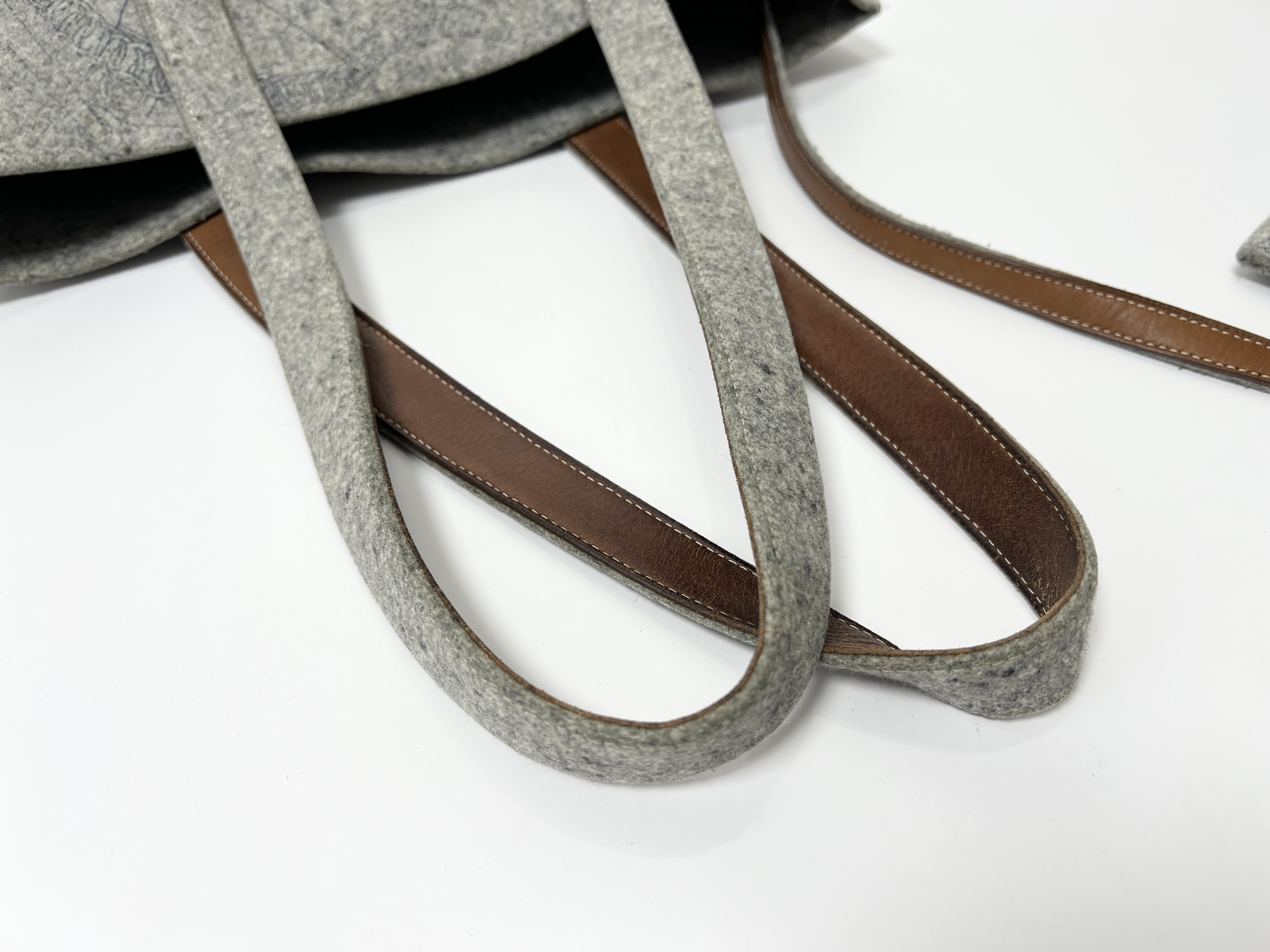 Sac Calimi MM ( L stamp) Felt Leather Tote Bag with Hand Pouch — view 4