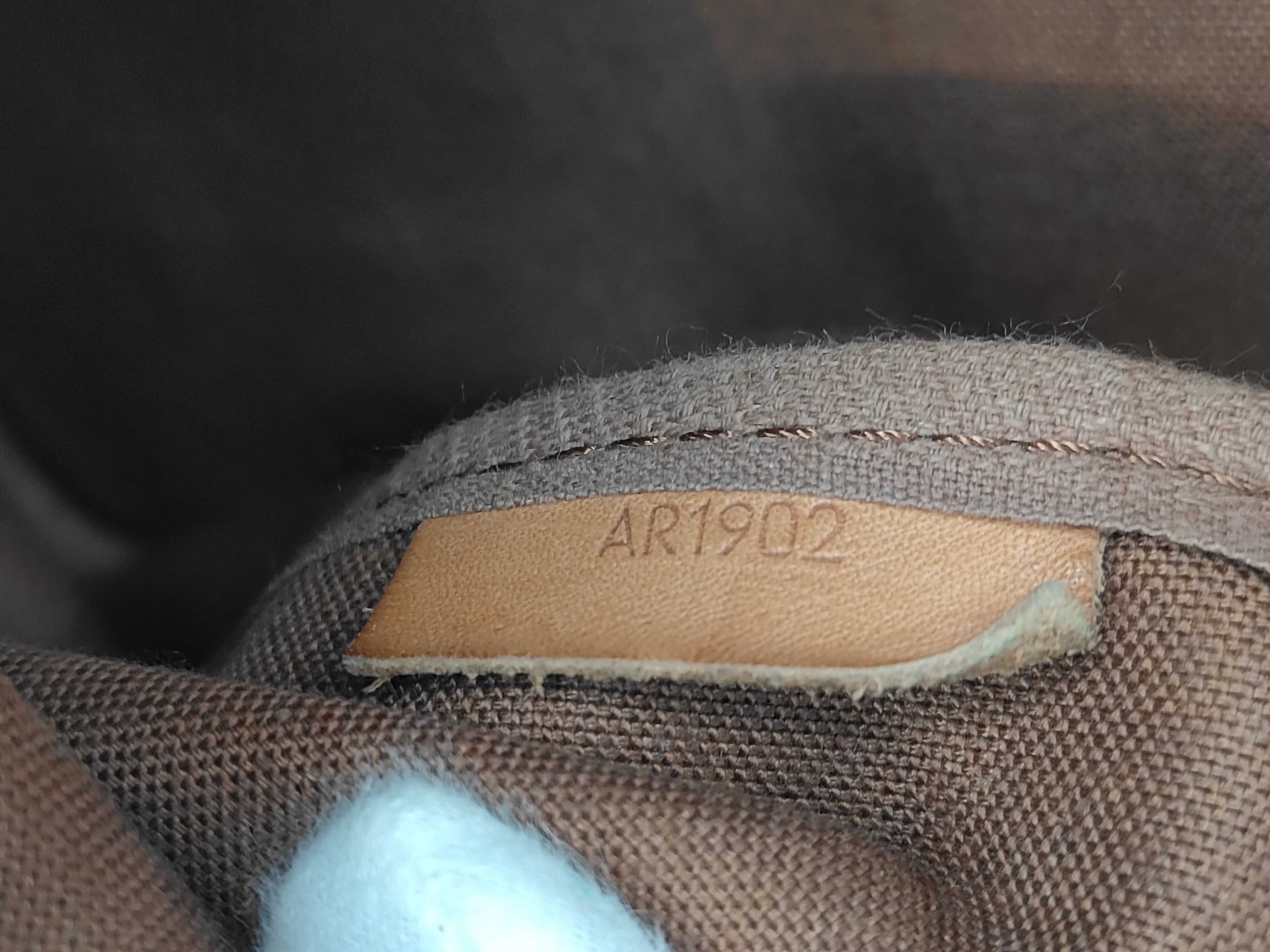 Saumur Shoulder Bag — view 14