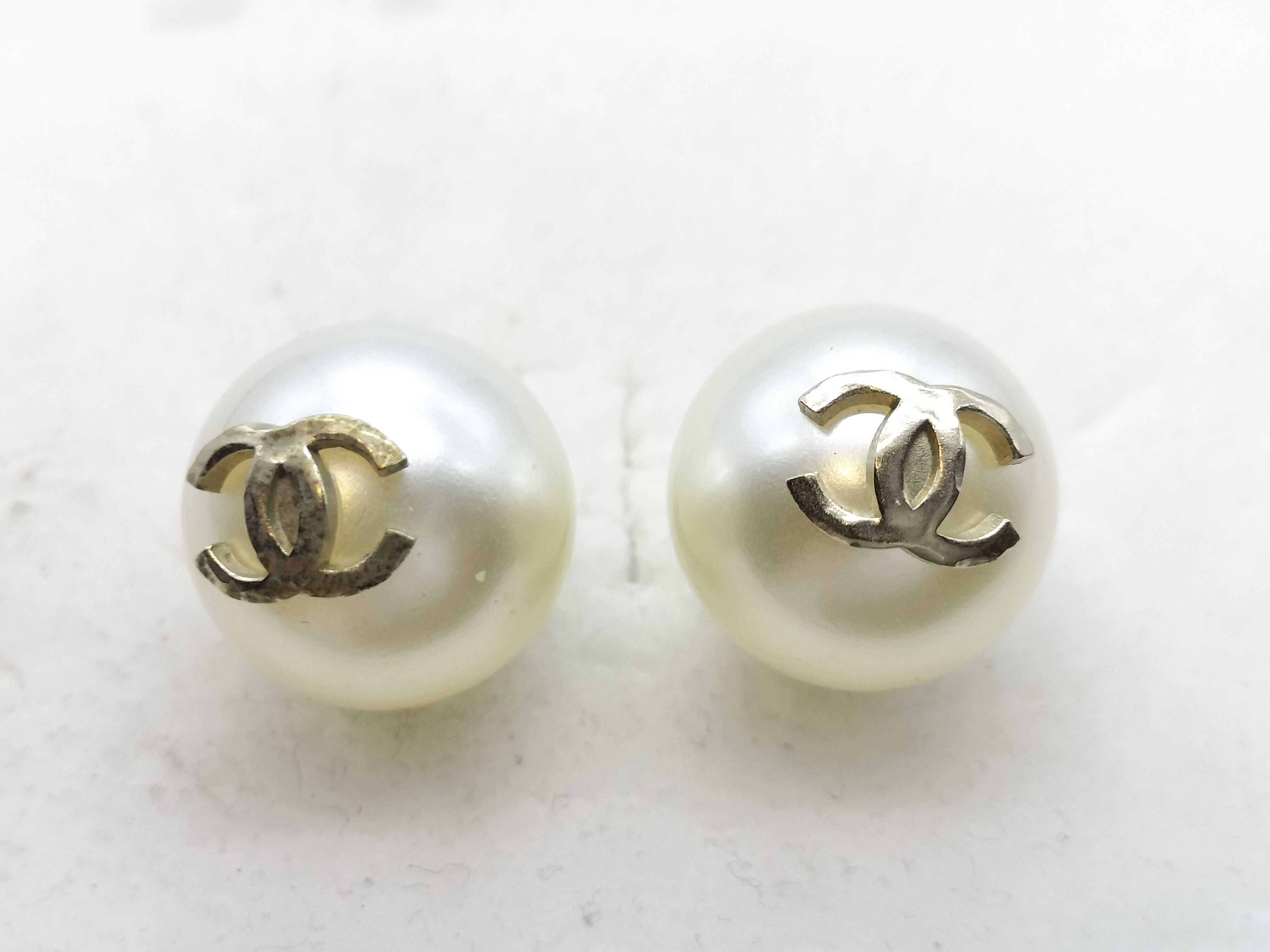 Coco Mark Pearl Earrings