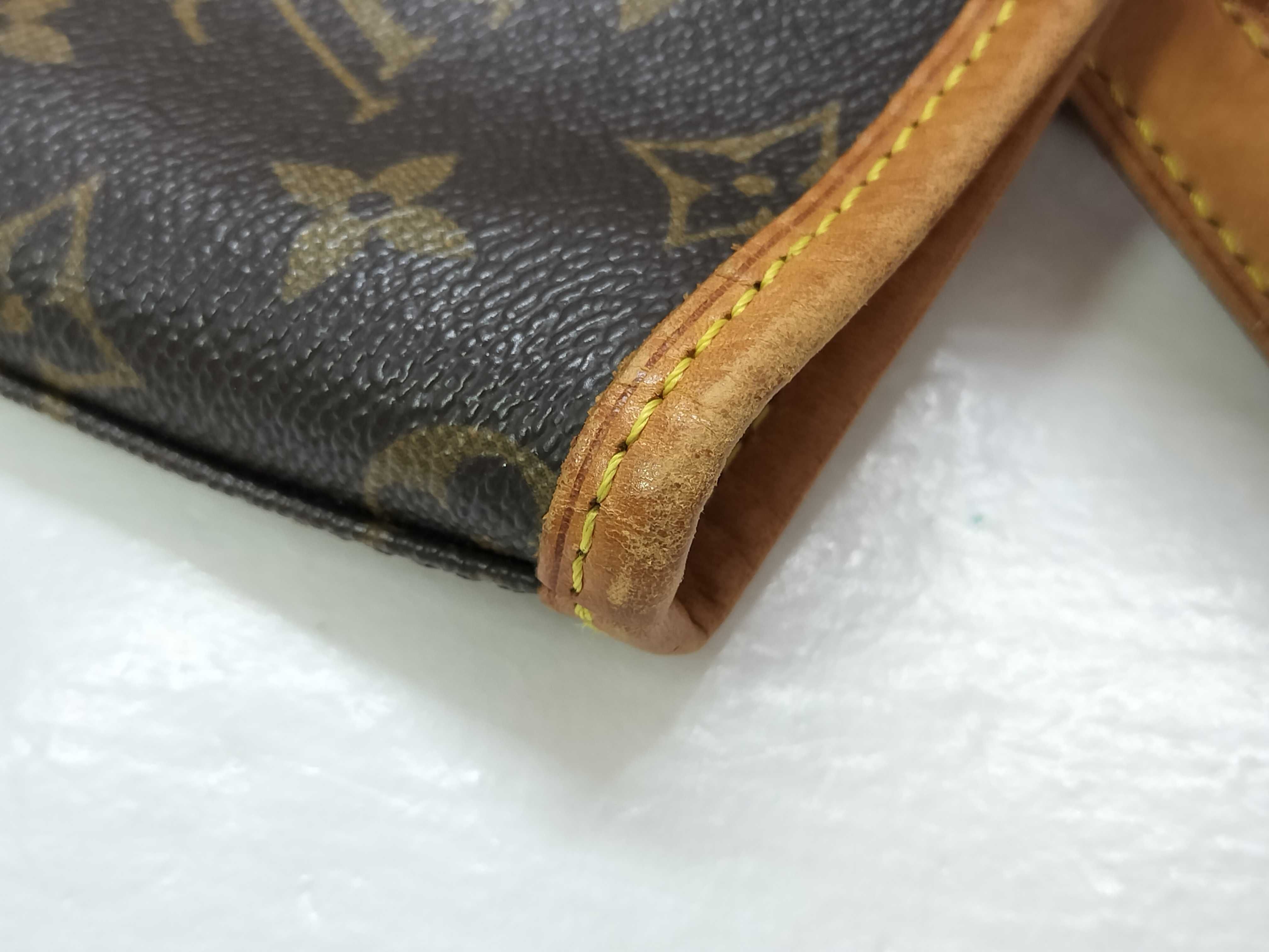 Monogram Bucket GM M42236 FL0061 Tote Bag — view 14